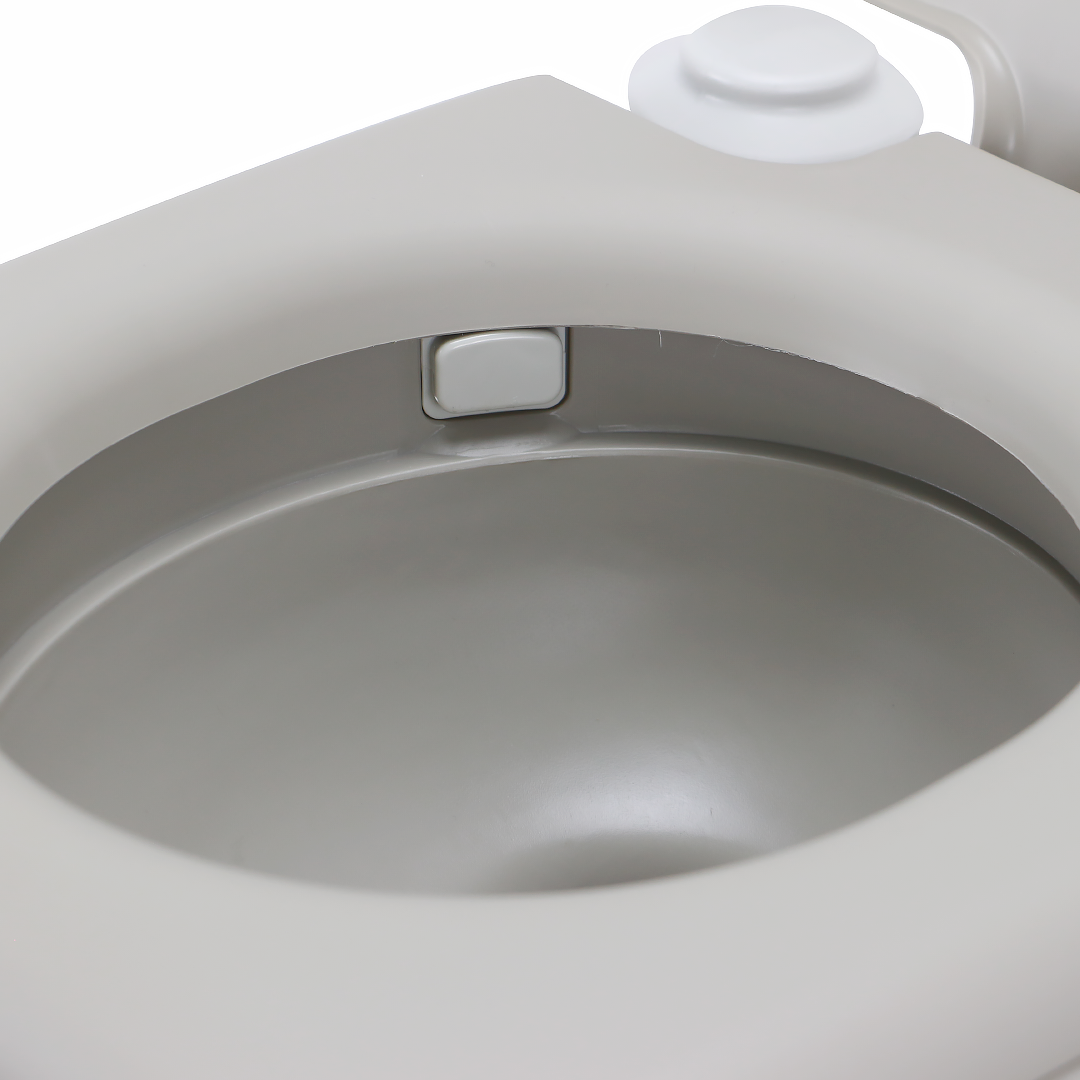 สุขาเคลื่อนที่ รุ่น P.4 ฝารองนั่งแบบวงกลม ความจุน้ำสะอาด 10 ลิตร ความจุของเสีย 10 ลิตร ฟรีสายฉีดชำระ