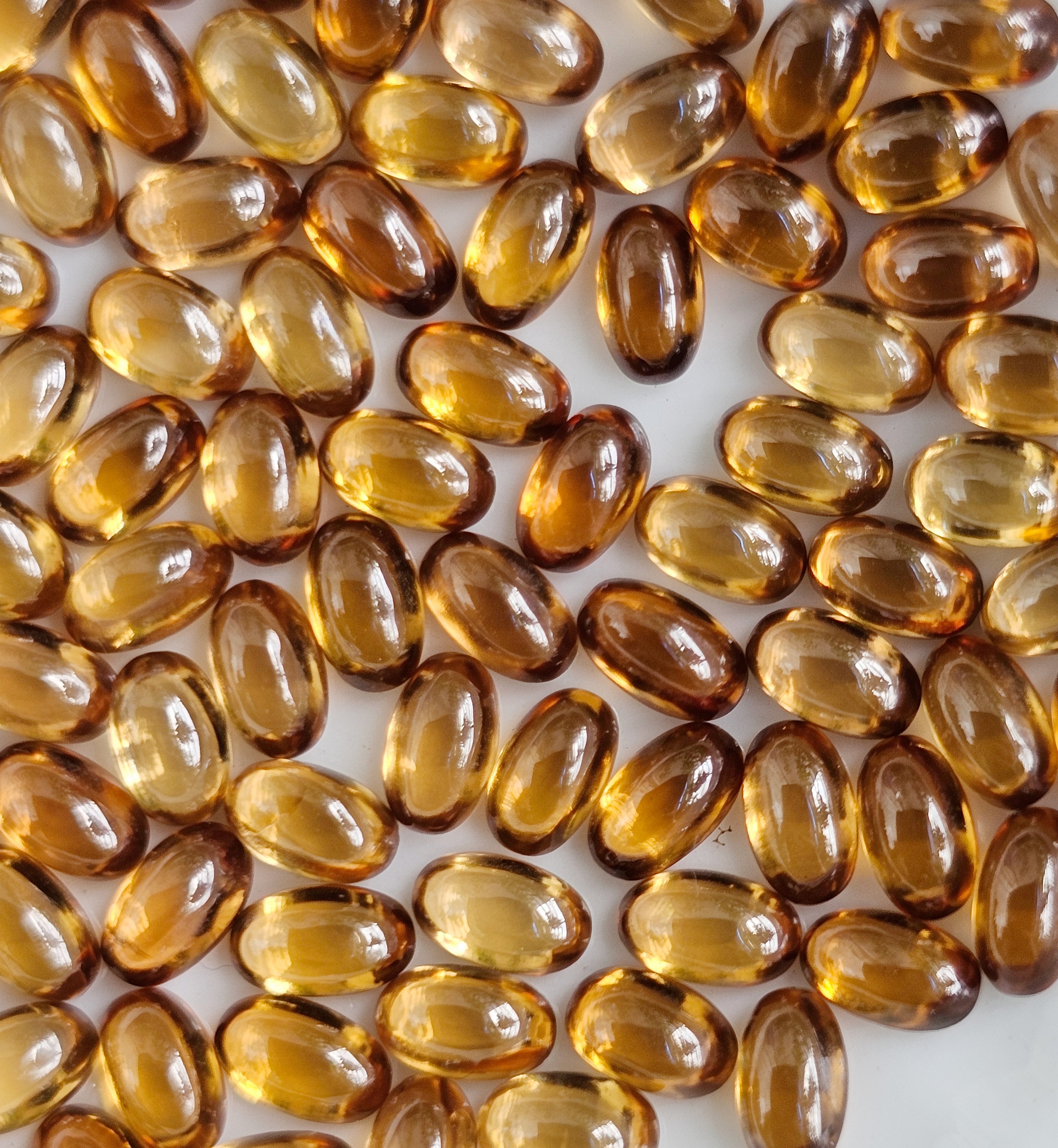 พลอยเพทายดิบไข่หลังเบี้ย 5x3mm. 1 กะรัต