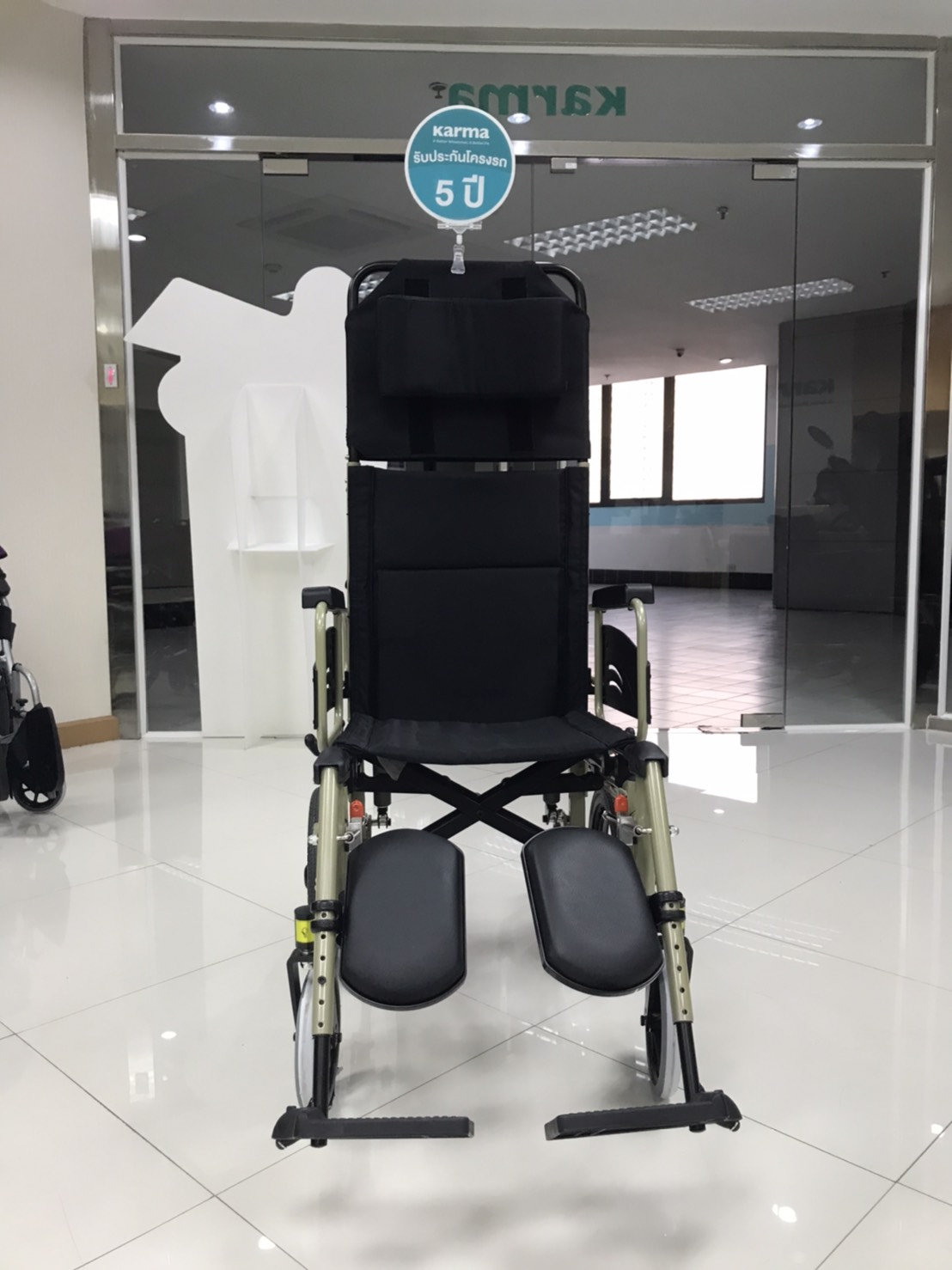 รถเข็นปรับเอนนอน อลูมินัมอัลลอยด์ KARMA รุ่น KM-5000 (WheelChair KARMA KM-5000) ถอดชิ้นส่วนได้ ปรับเอนนอนได้ 170 องศา ที่วางแขนเปิดขี้นได้ เคลื่อนย้ายผู้ใช้งานสะดวก ของแท้ รับประกันศูนย์ไทย 5 ปี