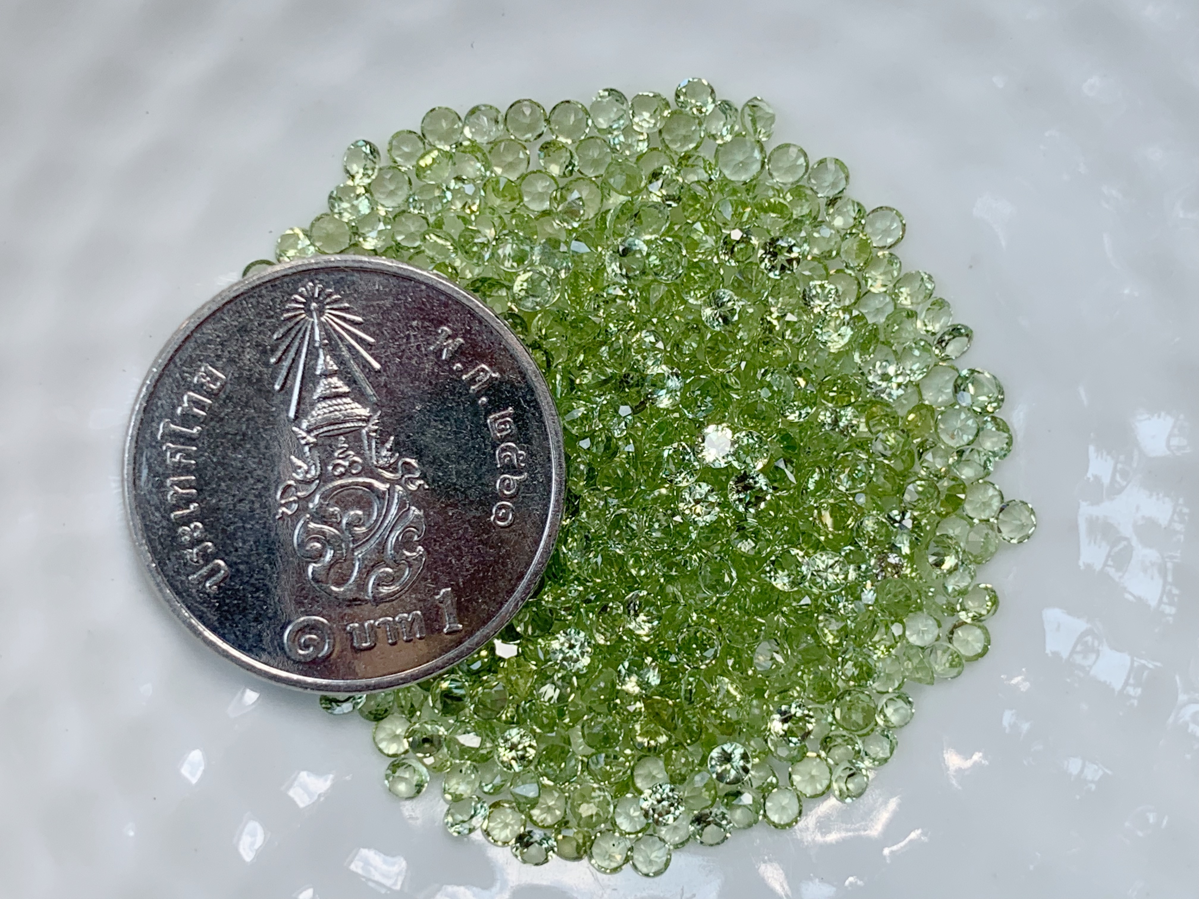 Peridot เพอริดอทกลม 2.0 มม. 5 กะรัต