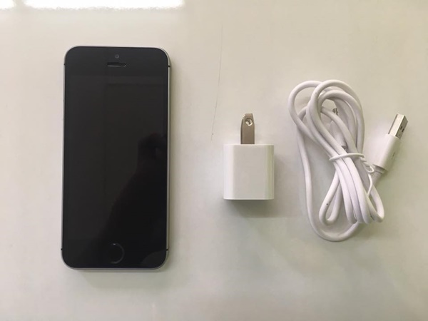 ( SOLD OUT ) IPHONE SE 64 GB SPACE GRAY
