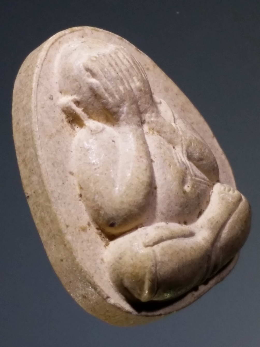 รหัสสินค้า พระไม่ทราบที่ 277 พระปิดตาเนื้อผง หลังมีเลข ๑๓๕ ไม่ทราบที่