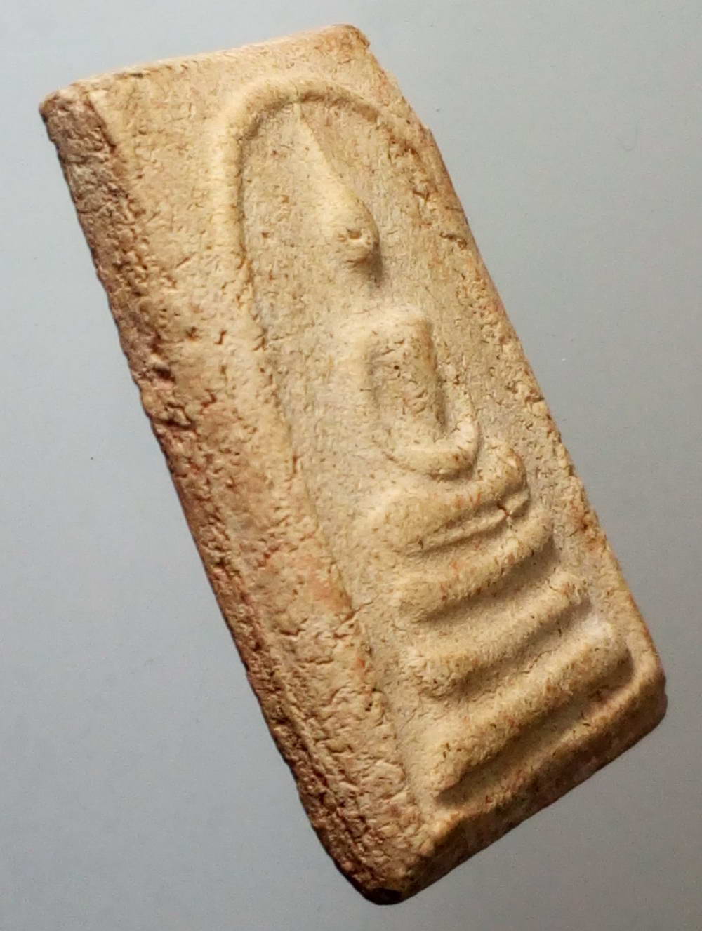 รหัสสินค้า พระไม่ทราบที่ 171 พระสมเด็จเนื้อผงพิมพ์ฐานแซม พระมีรอยกระเทาะขอบมุมขวามือ ไม่ทราบที่ พระรายการนี้ให้เช่าบูชาแล้ว