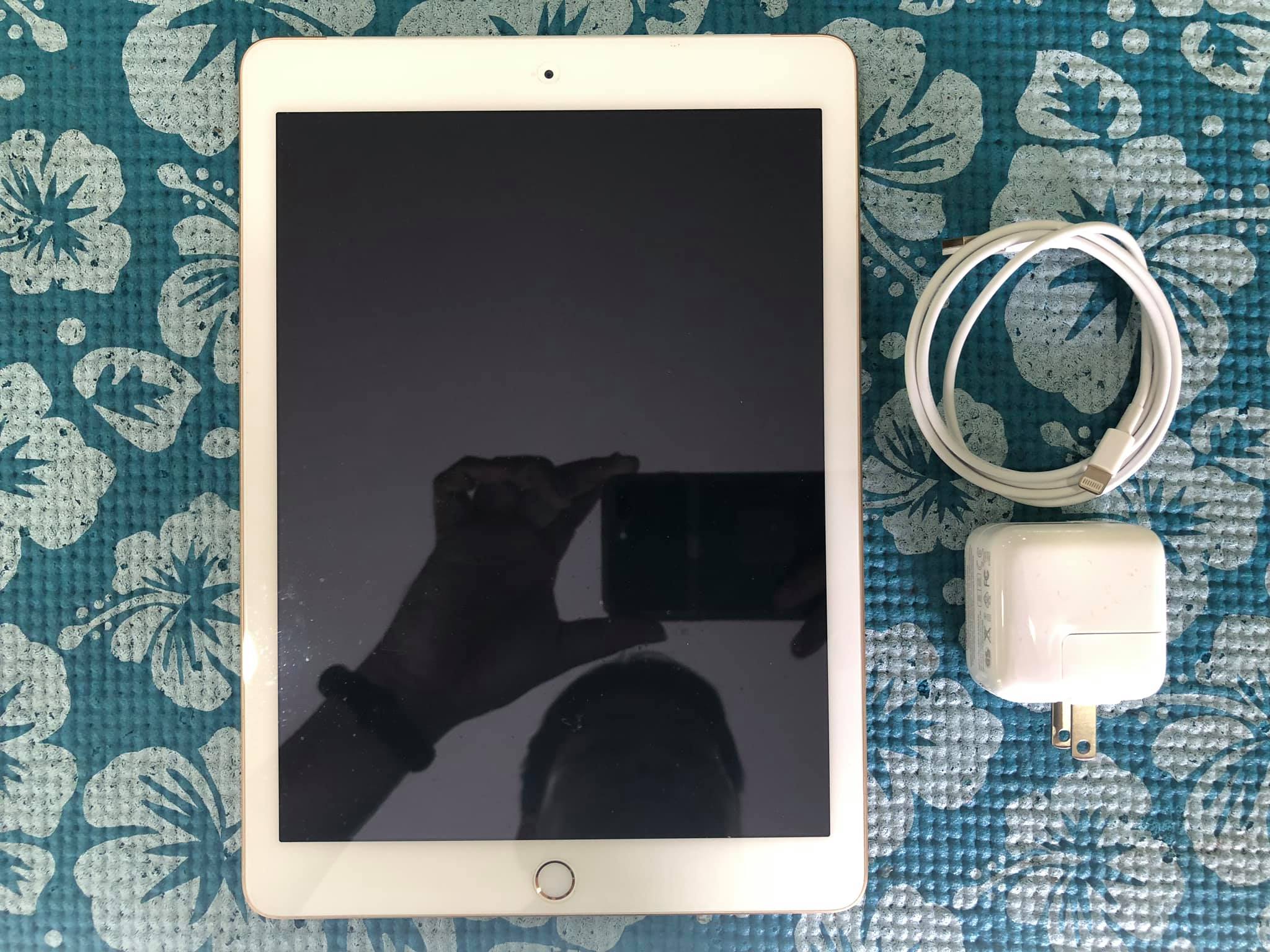 ( SOLD OUT ) iPad 9.7 (2017) Gen5 32GB. ใส่ซิมได้