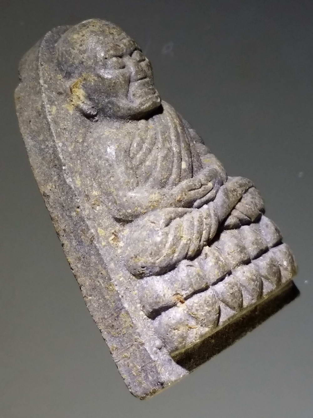 รหัสสินค้า หลวงปู่ทวด วัดต่างๆ 247 หลวงปู่ทวดเนื้อผงโรยไม้ พิมพ์เตารีดหัวมน วัดหนองว่านเหลือง จังหวัดฉะเชิงเทรา สร้างปี 2552 พระรายการนี้ให้เช่าบูชาแล้ว