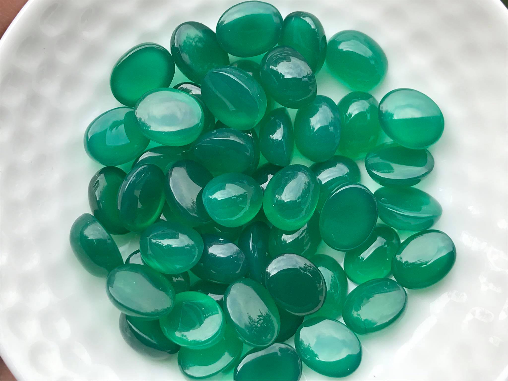 โมราไข่หลังเบี้ย 7x9mm. 10 กะรัต