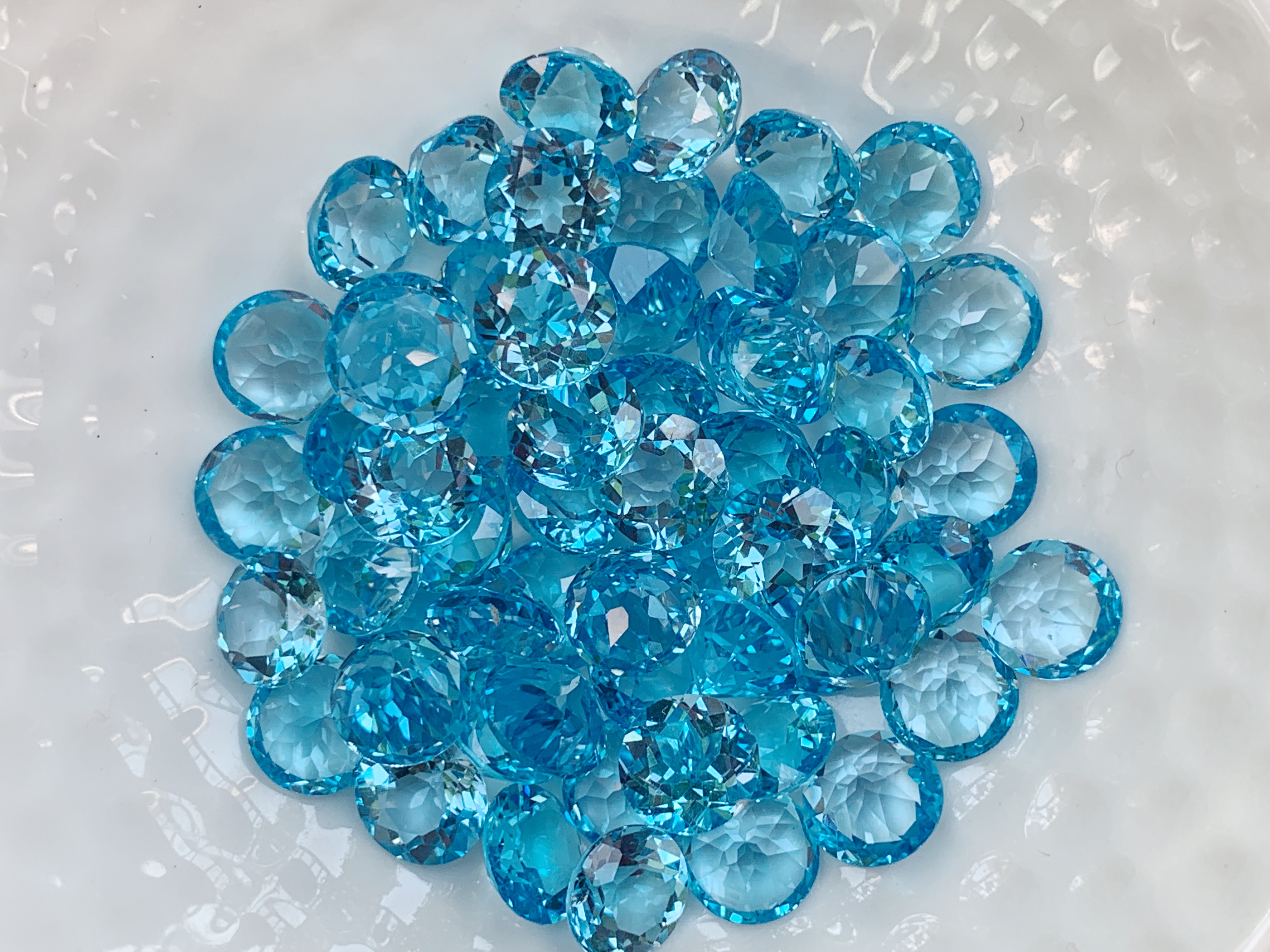 บลูโทปาสกลม 7.0 มม. 5 กะรัต