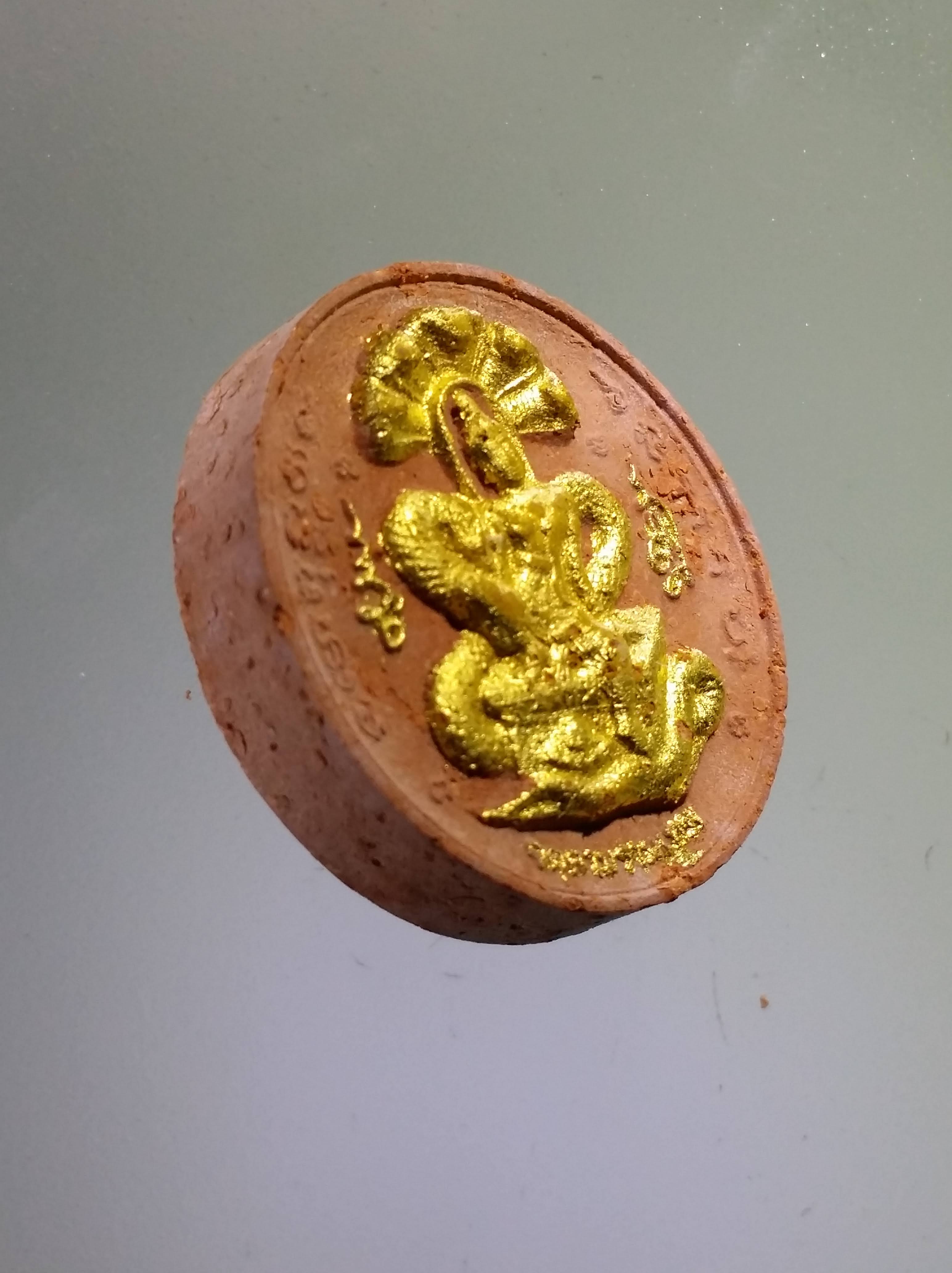 รหัสสินค้า จตุคามรามเทพ 474 พระเทวราชโพธิสัตว์จตุคามรามเทพ ว่านแดงปัดทอง วัดชิโนรส เขตบางกอกน้อย กรุงเทพฯ รุ่นย้อนยุค สร้างปี 2550