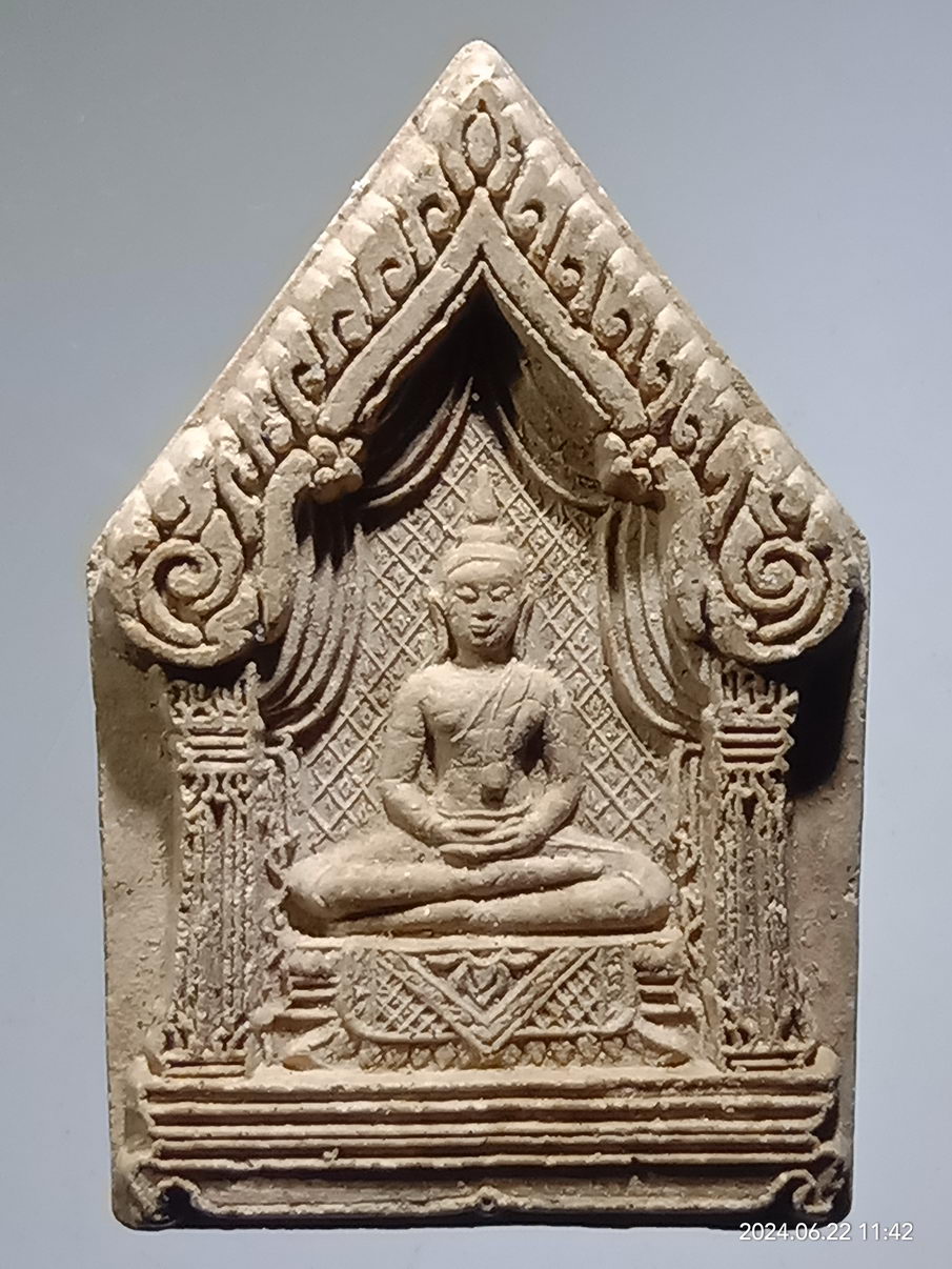 รหัสสินค้า พระเนื้อดิน เนื้อผง เนื้อว่าน 080 พระพุทธโสธร ซุ้มบัลลังก์แหวกม่าน เนื้อผงห้าเหลี่ยม วัดโสธรวรารามวรวิหาร จังหวัดฉะเชิงเทรา ศิลปะสวยมาก
