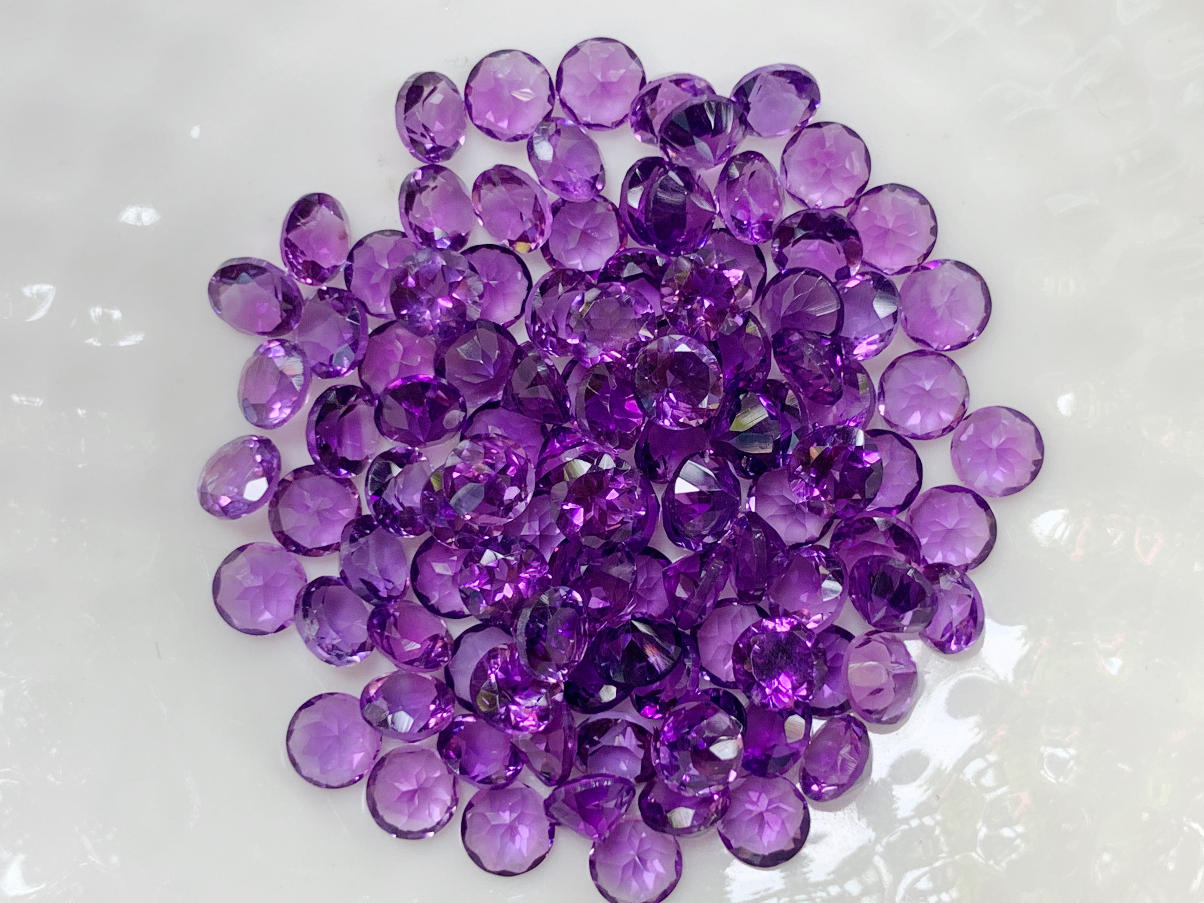 อเมทิสเข้มกลม 4.0 มม. 5 กะรัต