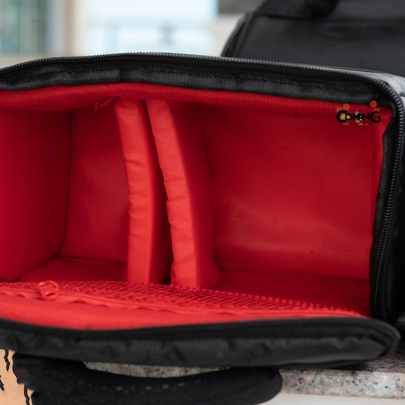 กระเป๋าใส่กล้อง สายสะพายไหล่ มีช่องแบ่งด้านใน