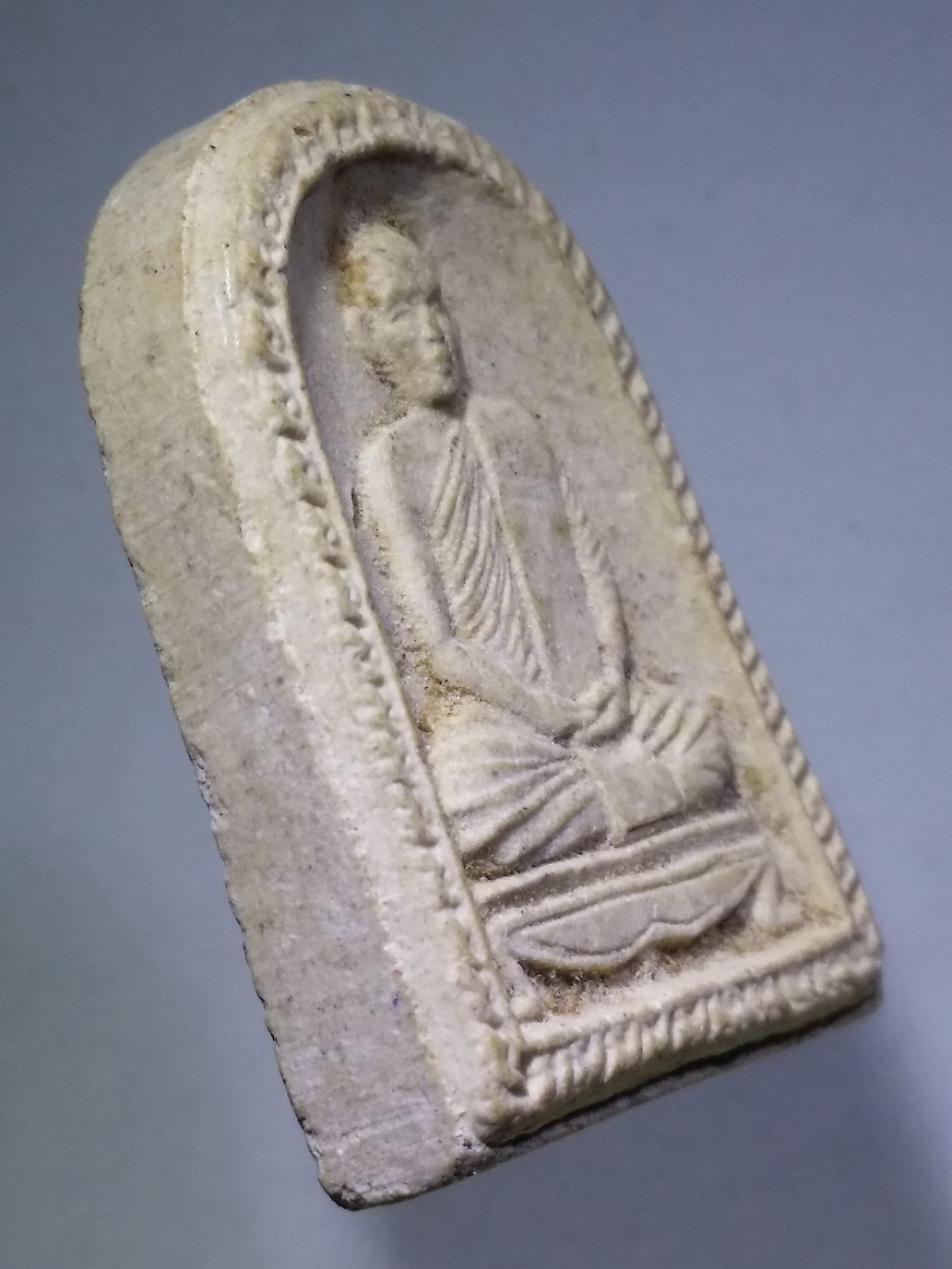 รหัสสินค้า พระไม่ทราบที่ 304 พระผงรูปเหมือนพระเกจิ น่าจะเป็นพระทางภาคเหนือ ไม่ทราบที่ พระรายการนี้ให้เช่าบูชาแล้ว