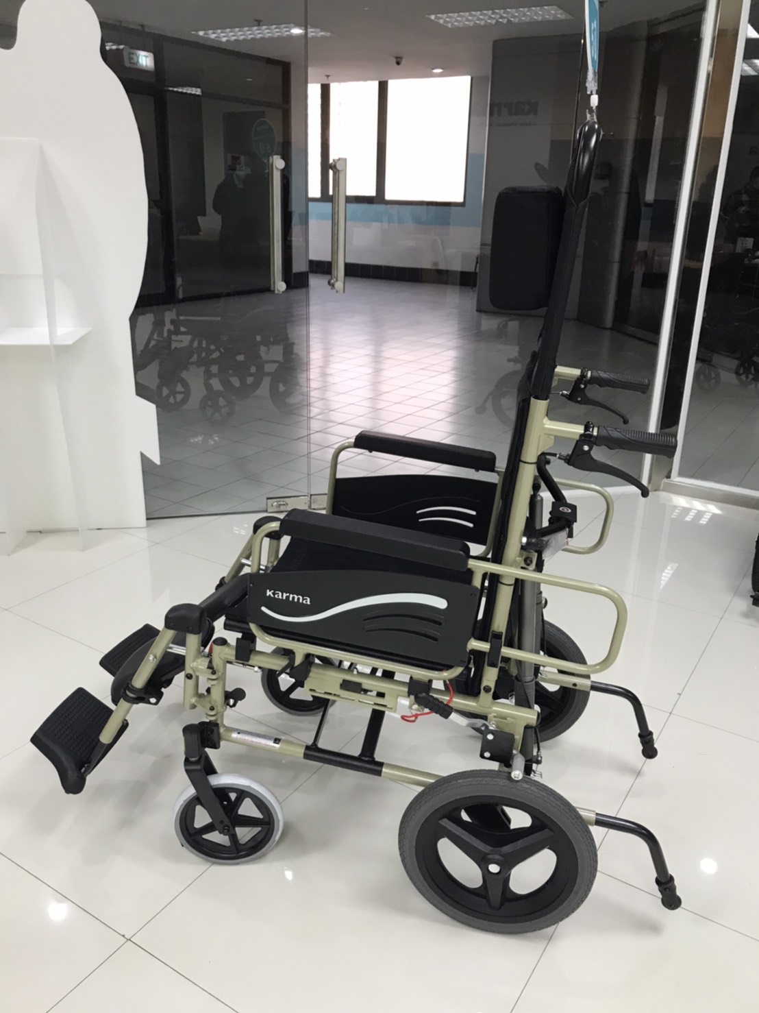 รถเข็นปรับเอนนอนได้ คาร์ม่า KARMA รุ่น KM5000 (WheelChair KARMA KM-5000) ปรับเอนได้ ถอดชิ้นส่วนได้ ช่วยให้ผู้ดูแล สะดวกสบายในการดูแลผู้ป่วยมากยิ่งขึ้น ของแท้ รับประกันศูนย์ไทย 5 ปี