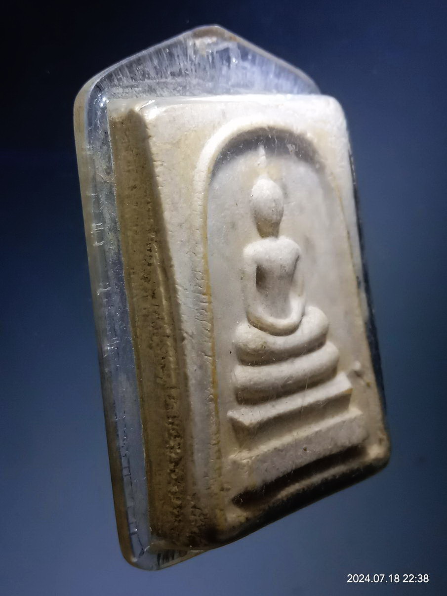 รหัสสินค้า พระสมเด็จ วัดต่างๆ 1235 พระสมเด็จเนื้อผง หลังพระธาตุพนม วัดพระธาตุพนม จังหวัดนครพนม ไม่ทราบปีที่สร้าง พระสวยมาก เนื่องจากอยู่ในพลาสติกเลี่ยมมาแต่เดิม