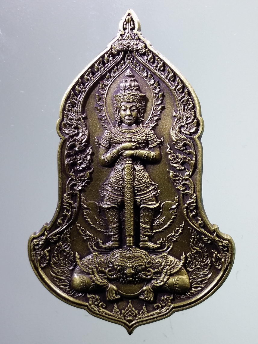 รหัสสินค้า พระมีกล่อง 2379 เหรียญท้าวเวสสุวรรณ หน้าเทวดา รุ่นเศรษฐีรวยทันใจ ๒ หลวงพ่อพัฒน์ วัดห้วยด้วน อำเภอหนองบัว จังหวัดนครสวรรค์ เนื้อทองระฆังซาติน จัดสร้าง 600 เหรียญ ตอกโค๊ต หมายเลข ๕๐๒