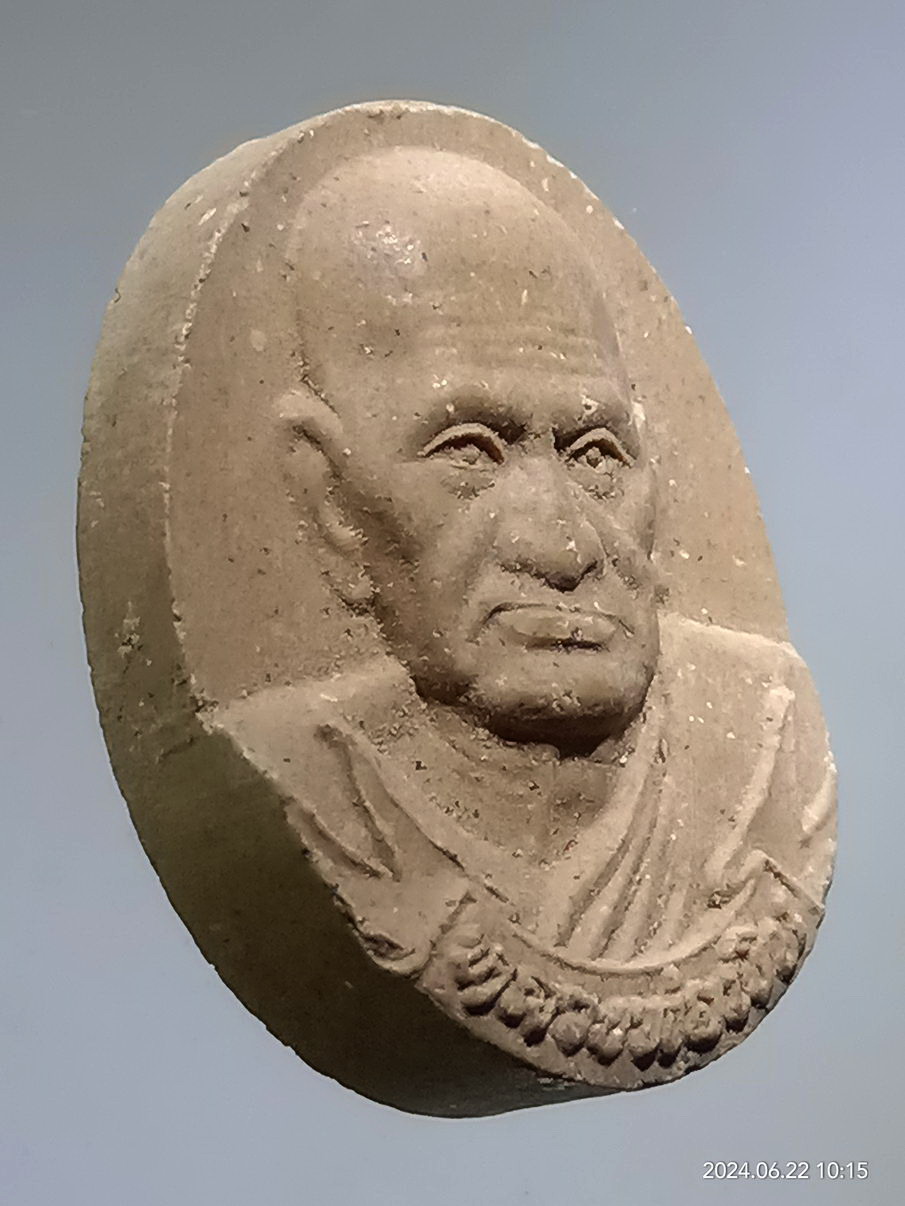 รหัสสินค้า พระเนื้อดิน เนื้อผง เนื้อว่าน 039 พระผงรูปเหมือนหลวงพ่อเงิน วัดบางคลาน จังหวัดพิจิตร รุ่นเพชรพนมวัง