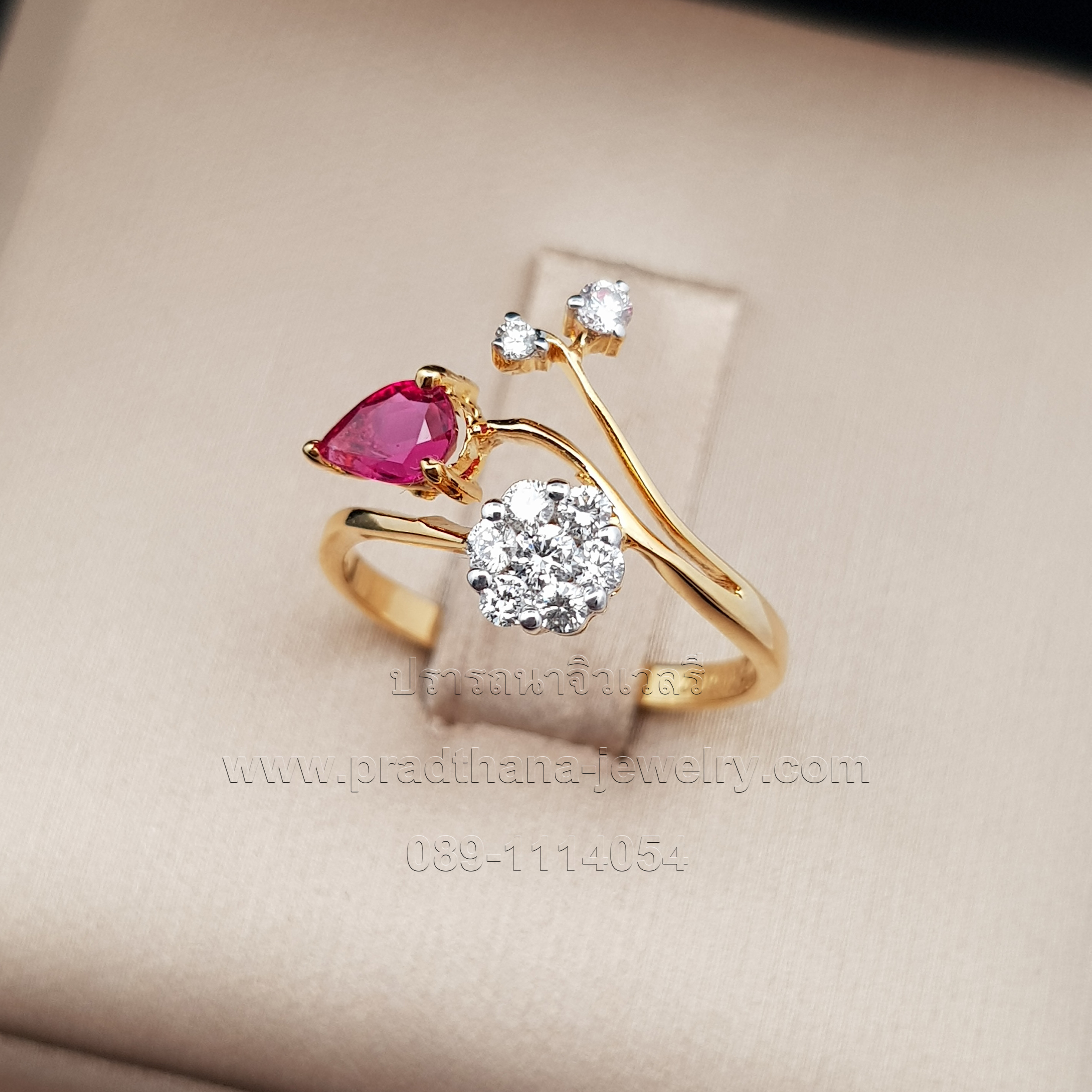 แหวนดอกไม้ก้านพลิ้วทับทิมเพชร **จองแล้ว**