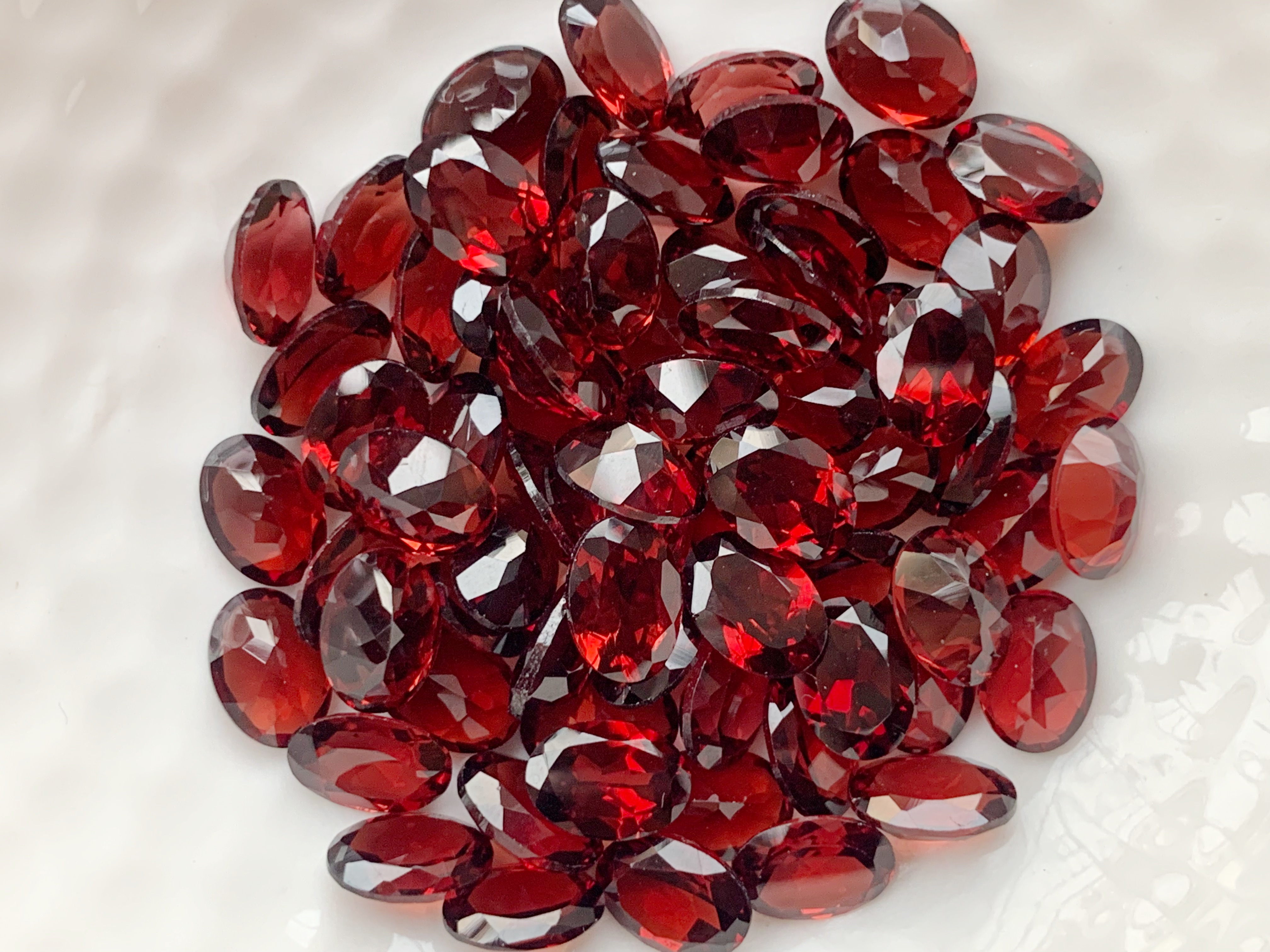 โกเมนไข่ 7X5 มม. 5 กะรัต