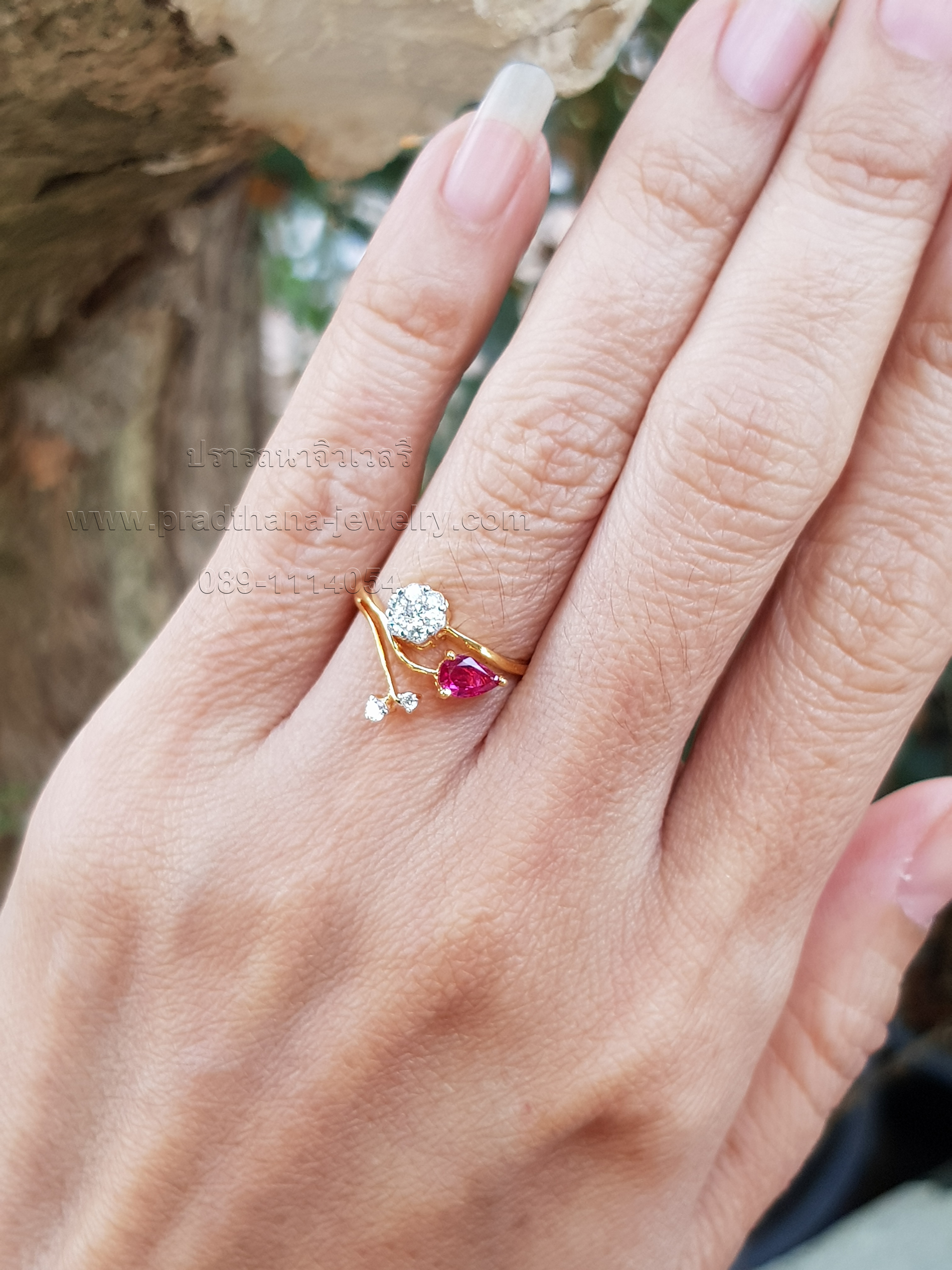 แหวนดอกไม้ก้านพลิ้วทับทิมเพชร **จองแล้ว**