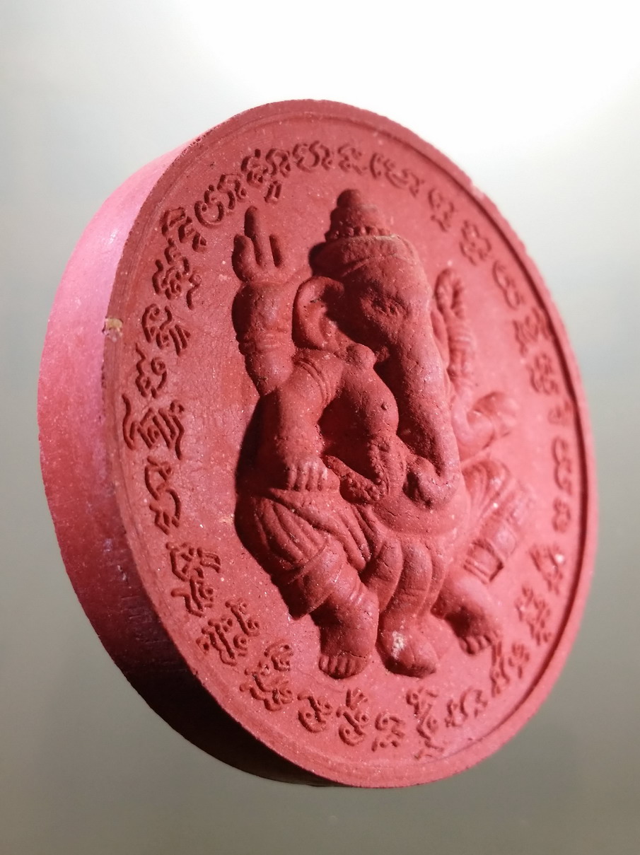 Antig LSD 441 พระพิฆเณศวร เนื้อผงจันทร์ลอย ปลุกเสกพิธีจตุคามรามเทพ วัดพระธาตุดอยสุเทพ จังหวัดเชียงใหม่ รุ่นปฐมบารมีศรีล้านนา พระสวย กล่องเดิมครับ