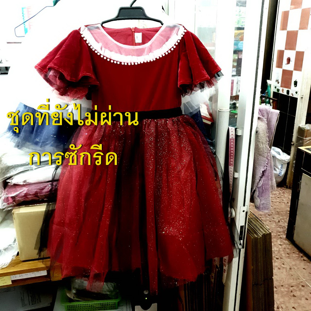 Gd35481 พร้อมส่งจากไทย ชุดราตรีเด็กสีแดงกำมะหยี่ ทรงสั้น มีแขน หรือ ใช้เป็น ชุด คริสมาส เด็ก ผู้หญิง ได้ ชุดคริสมาสต์