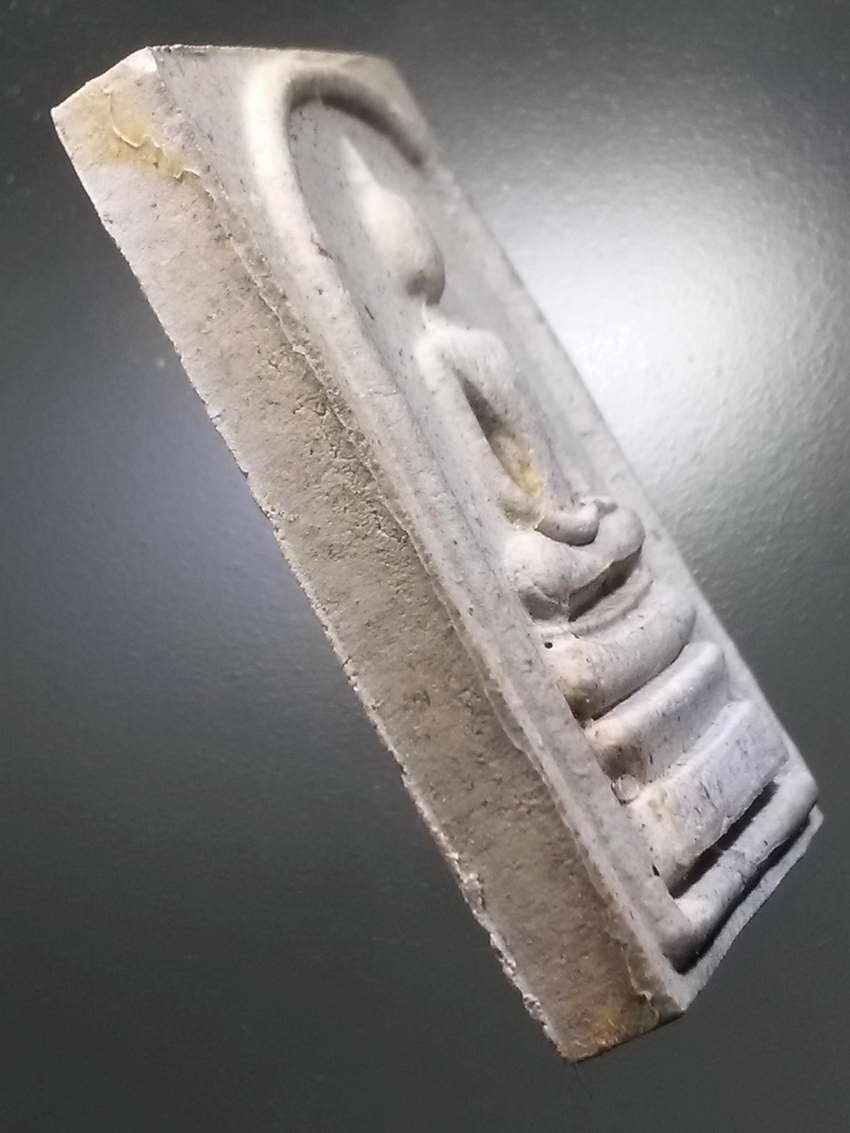 รหัสสินค้า พระไม่ทราบที่ 504 พระสมเด็จเนื้อผง ฝังข้าวสารหิน หลังยันต์อุนาโลม มีอักษรคำว่า แพร่ ไม่ทราบที่