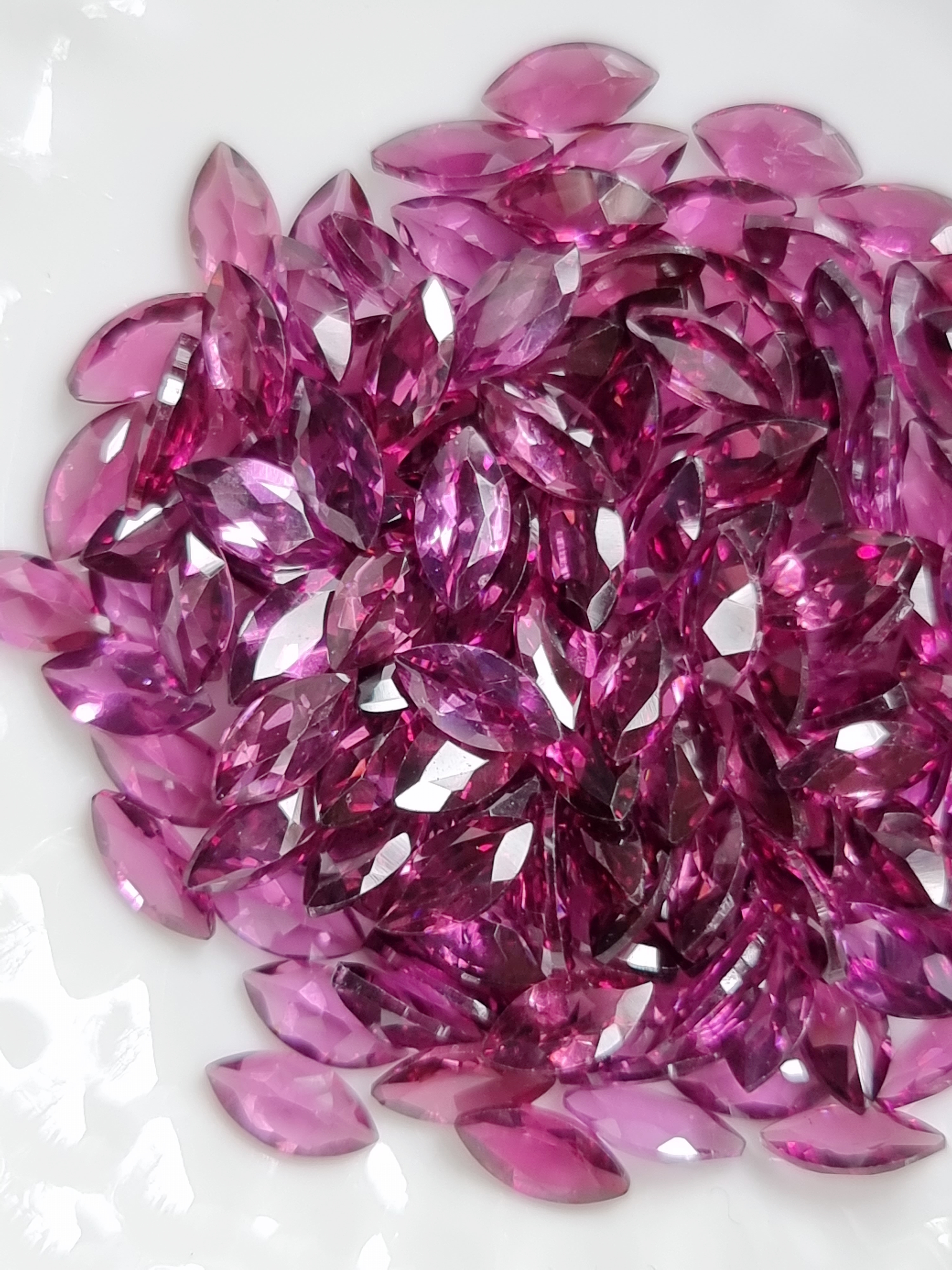 โรโดไลท์มาคี 6x3 mm. 5 กะรัต