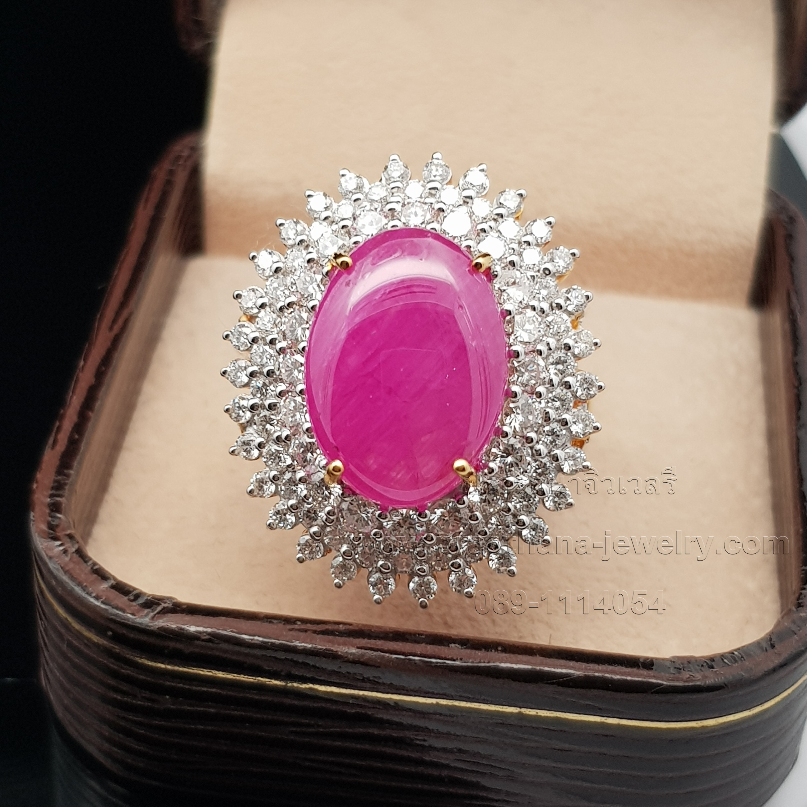 แหวนทับทิมล้อมเพชรสามชั้น