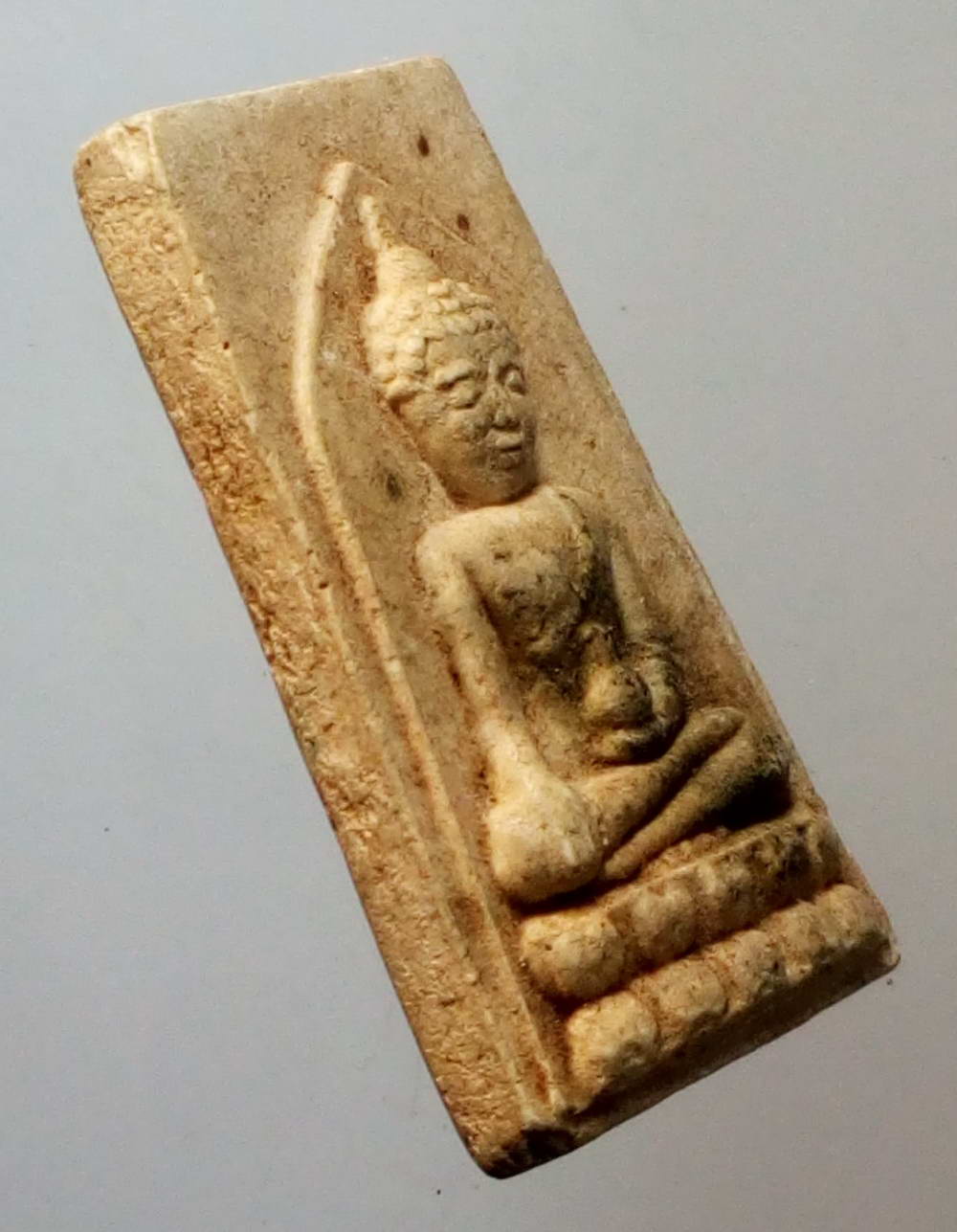 รหัสสินค้า พระไม่ทราบที่ 157 พระผงพิมพ์พระพุทธ ถือหม้อน้ำมนต์ ไม่ทราบที่