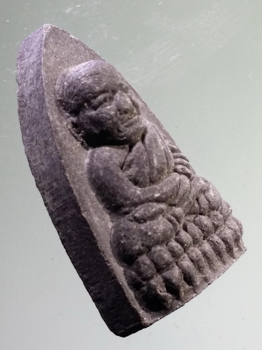 รหัสสินค้า หลวงปู่ทวด วัดต่างๆ 561 หลวงปู่ทวด เนื้อผงผสมว่าน หลังยันต์นะเฉลียวเพช ไม่ทราบปีที่สร้าง