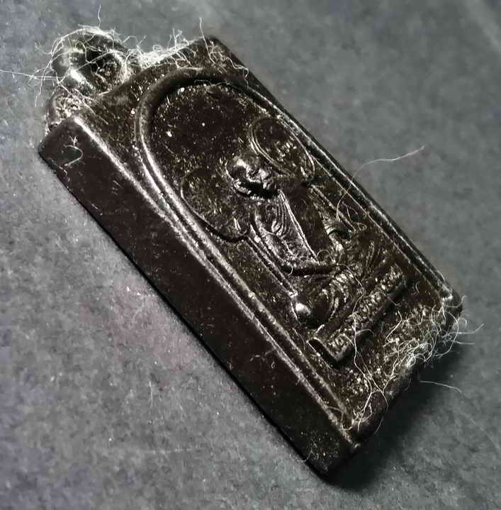 รหัสสินค้า พระเนื้อดิน เนื้อผง เนื้อว่าน 098 หลวงพ่อเงิน วัดบางคลาน จังหวัดพิจิตร เนื้อเรซิ่น มีห่วงในตัว ไม่ทราบปีที่สร้าง