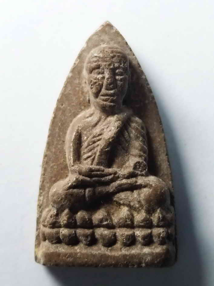 รหัสสินค้า พระเนื้อดิน เนื้อผง เนื้อว่าน 246 หลวงปู่ทวดเนื้อผง หลังฝังตะกรุดอลูมิเนียม ปั๊มตราวัด วัดเขาน้อย