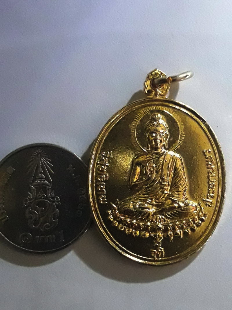 รหัสสินค้า เหรียญพระพุทธ 4275 เหรียญกะไหล่ทอง พระพุทธเจ้ามหาศาสดาโลก วิสุทธิเทพจุติประทานพร หลัง สมมติเทพ 9 รัชกาล ลาภ ยศ เจริญยิ่ง