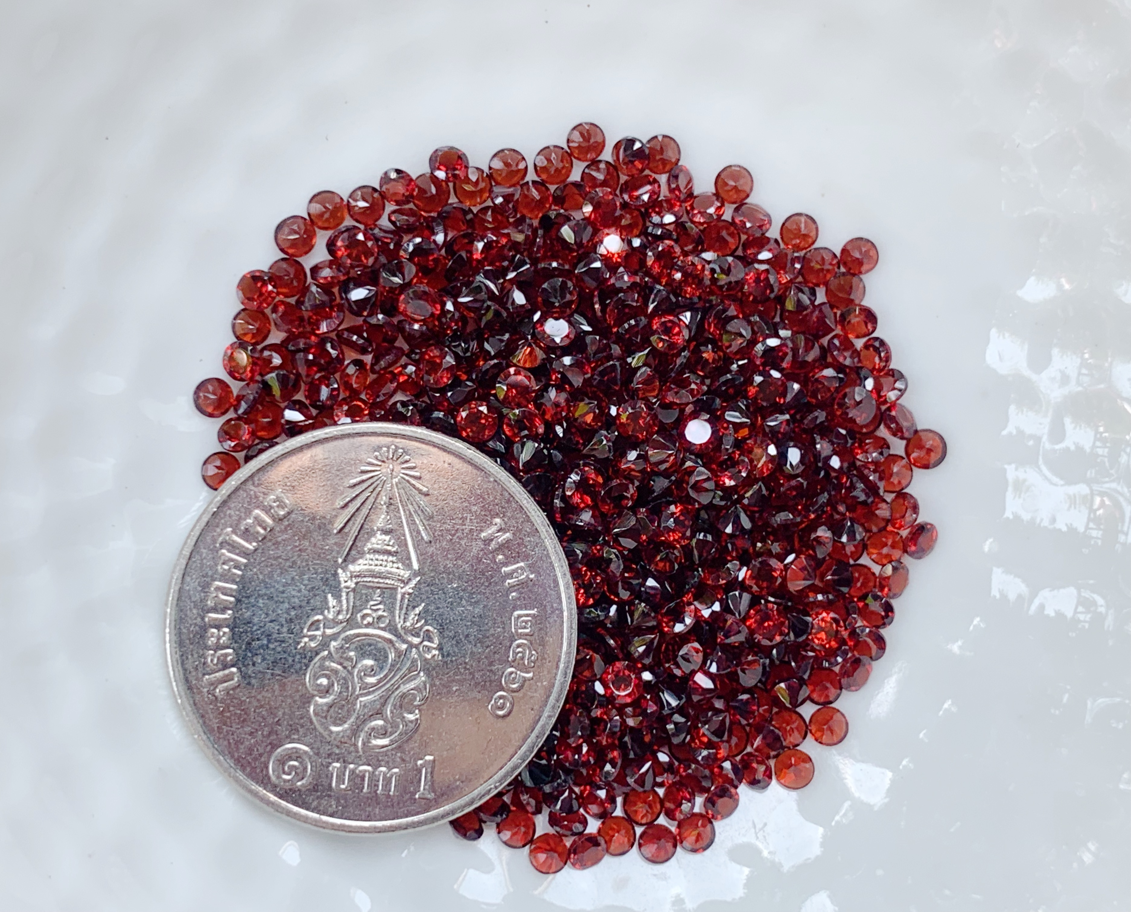 Red garnet โกเมนกลม 2.0 มม. 5 กะรัต