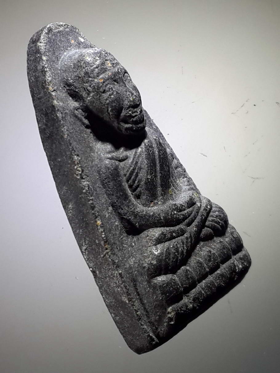 รหัสสินค้า หลวงปู่ทวด วัดต่างๆ 375 หลวงปู่ทวดเนื้อว่าน หลังยันต์มะ ล้อมโลก ไม่ทราบวัด