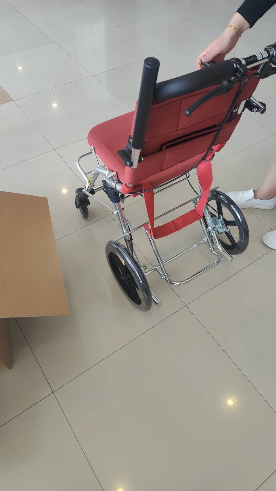 รถเข็นน้ำหนักเบา แบรนด์ญี่ปุ่น Matsunaga Wheelchair (車いす) รุ่น MV888 + แถมฟรีกระเป๋าใส่รถเข็นสำหรับเดินทาง (รุ่นยอดนิยม)