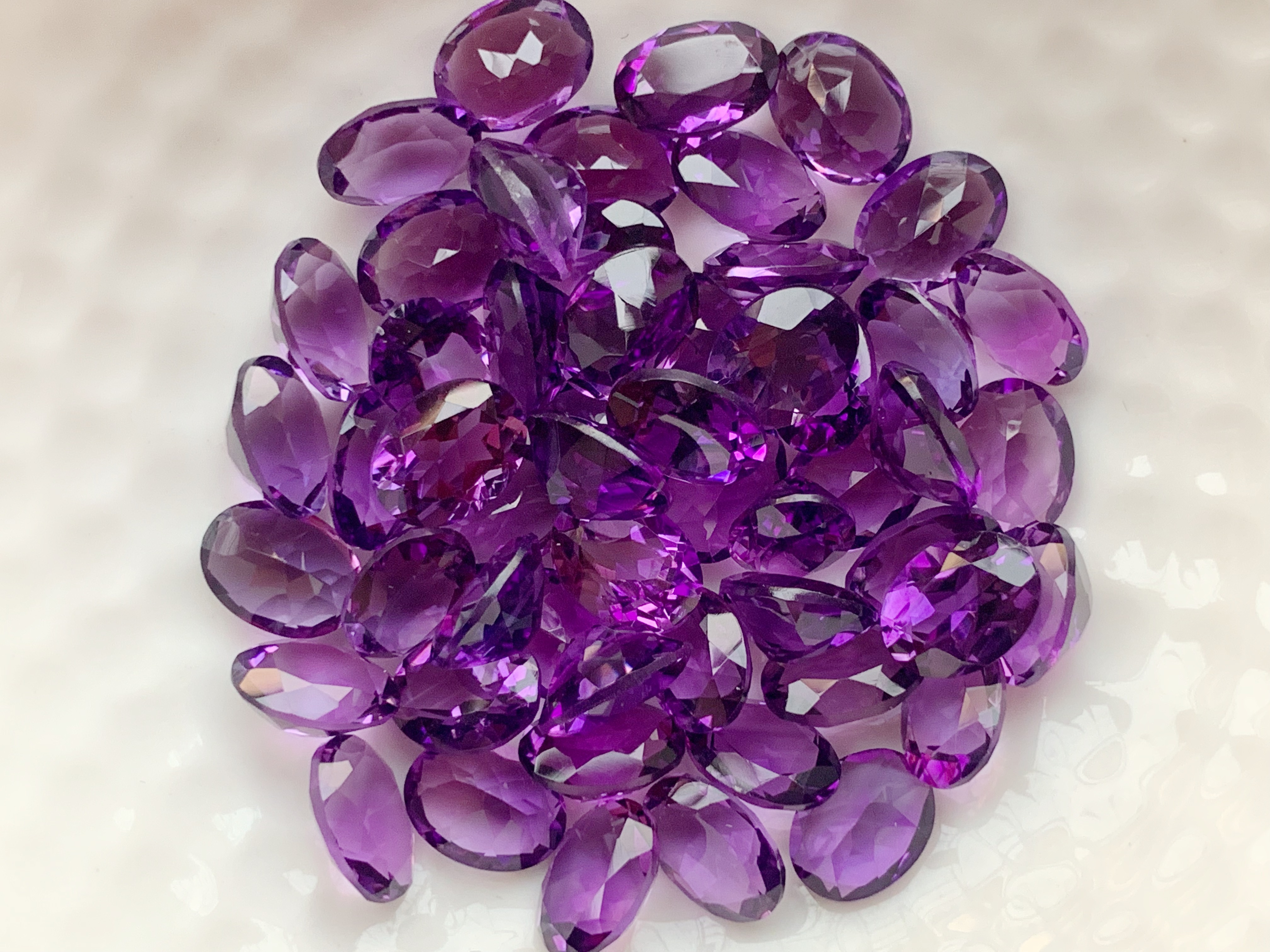 อเมทิสเข้มไข่ 8X6 มม. 5 กะรัต