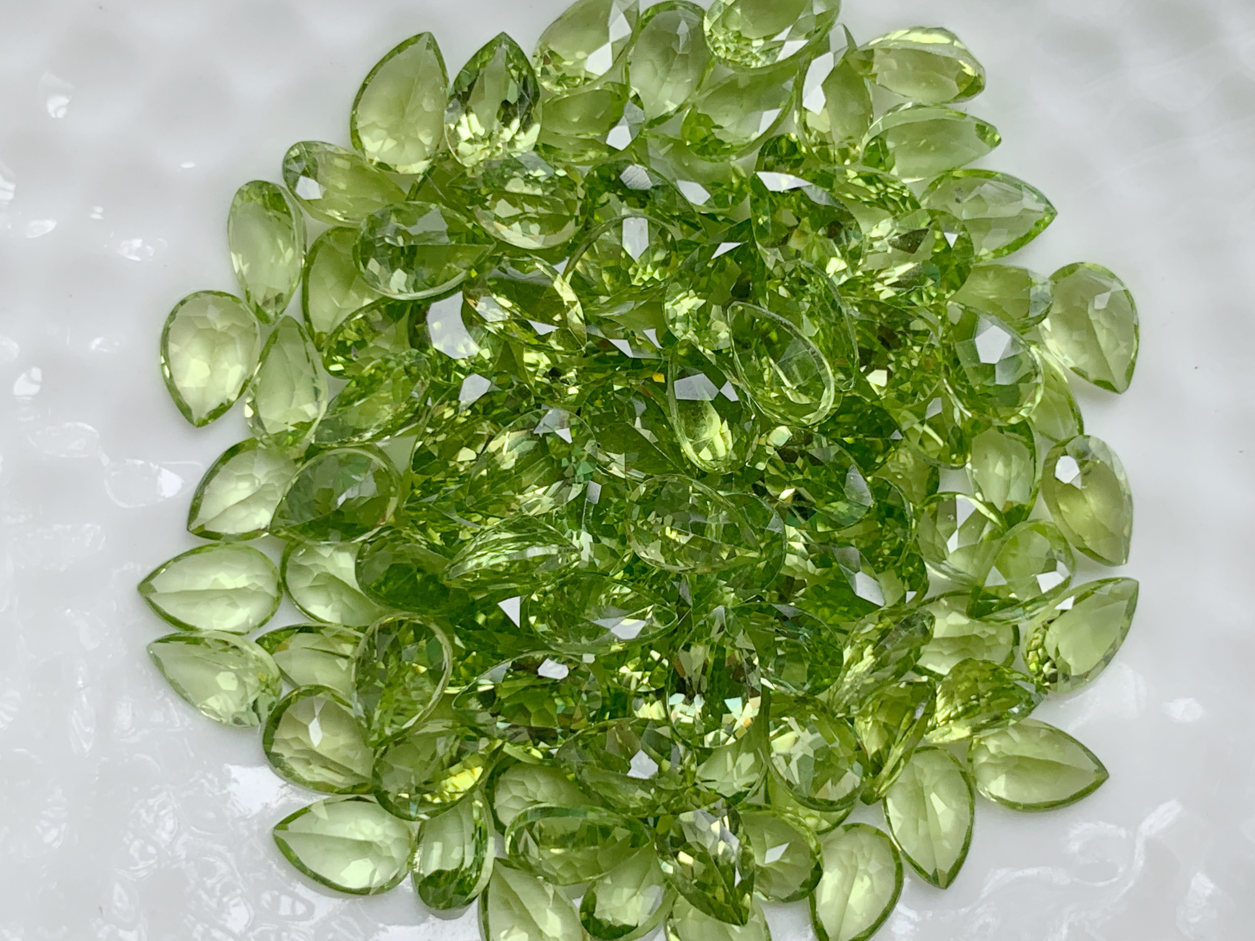 เพอริดอทหยดน้ำ 6X4 มม. 5 กะรัต