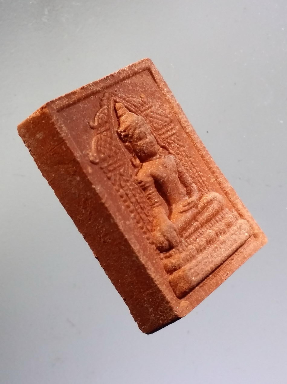 รหัสสินค้า พระมีกล่อง 3660 พระผงเศรษฐี วัดพระธาตุดอยเวียงชัยมงคล ตำบลโหล่งขอด อำเภอพร้าว จังหวัดเชียงใหม่ สร้างปี 2556 รุ่นสร้างโรงเรียน