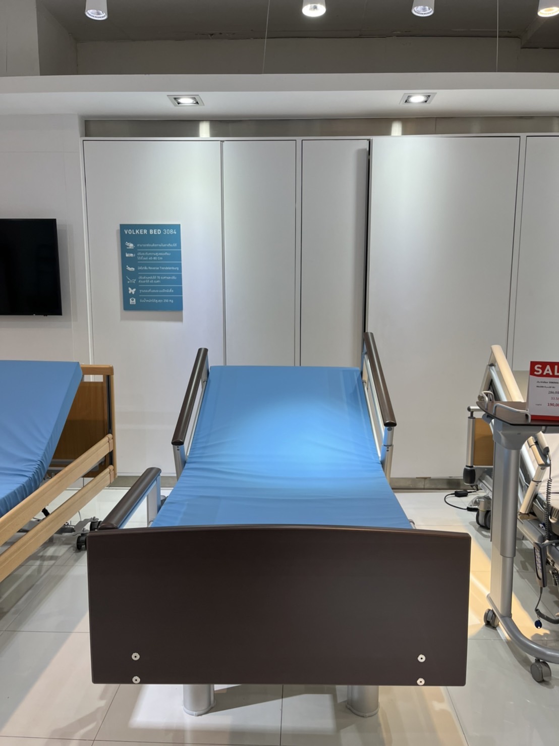 เตียงผู้สูงอายุปรับไฟฟ้าแบรนด์ Volker Bed รุ่น 3080MA จากประเทศเยอรมนี + แถมพิเศษ ที่นอนป้องกันแผลกดทับ HP Blue จากเยอรมนี + ชุดผ้าปูที่นอน + ผ้ายาง + เก้าอี้นั่งอาบน้ำ + ไม้เท้า (รุ่น TOP)