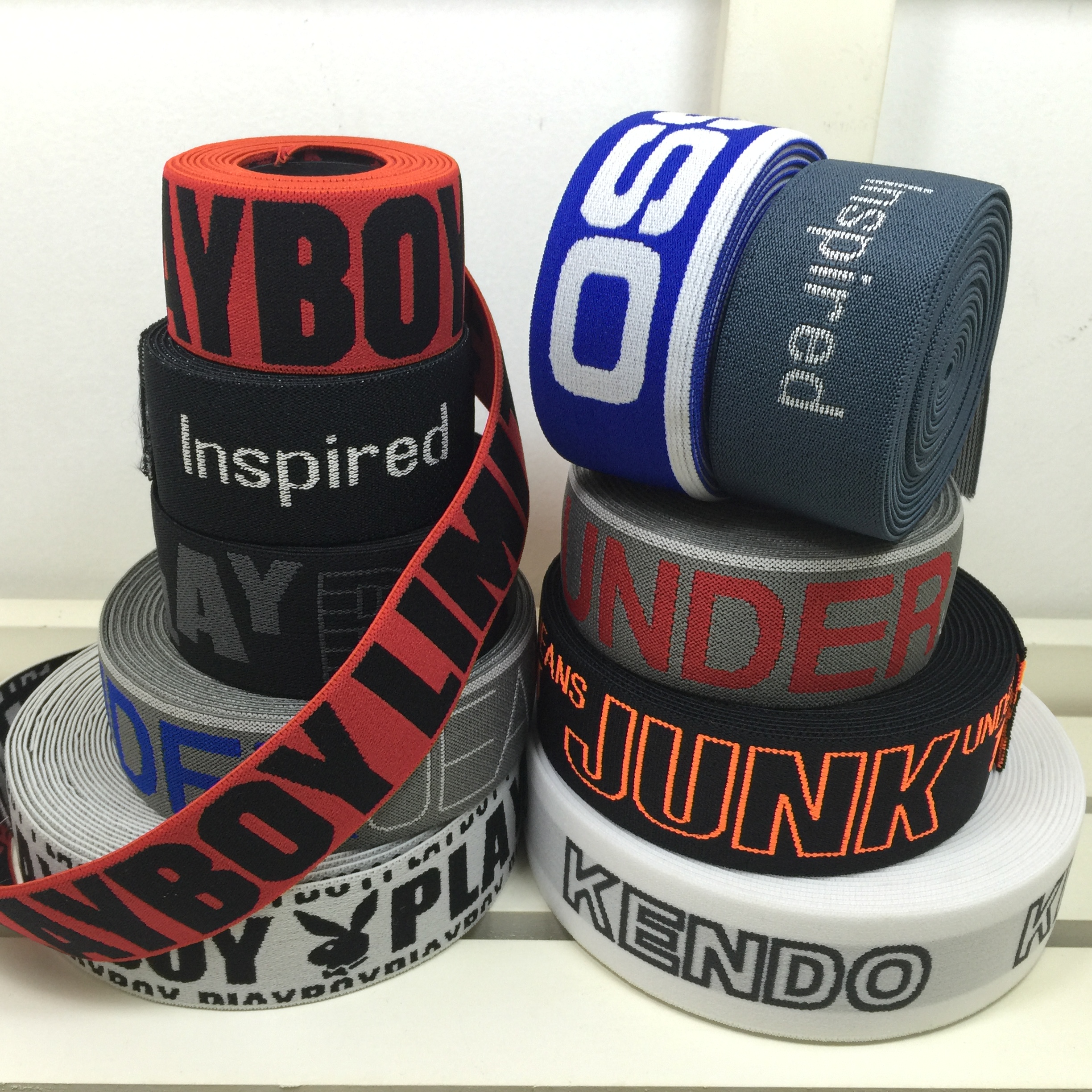ยางยืดขึ้นอักษรขอบกางเกงบ๊อกเซอร์ มีหลายขนาด หลากหลายสีสรรให้เลือก