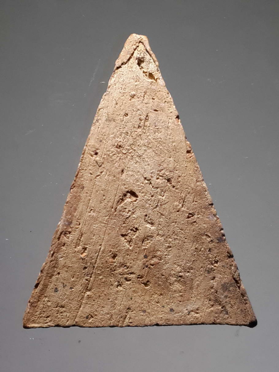 รหัสสินค้า พระไม่ทราบที่ 395 พระนางพญา เนื้อดินเผา หลังเรียบ ไม่ทราบที่