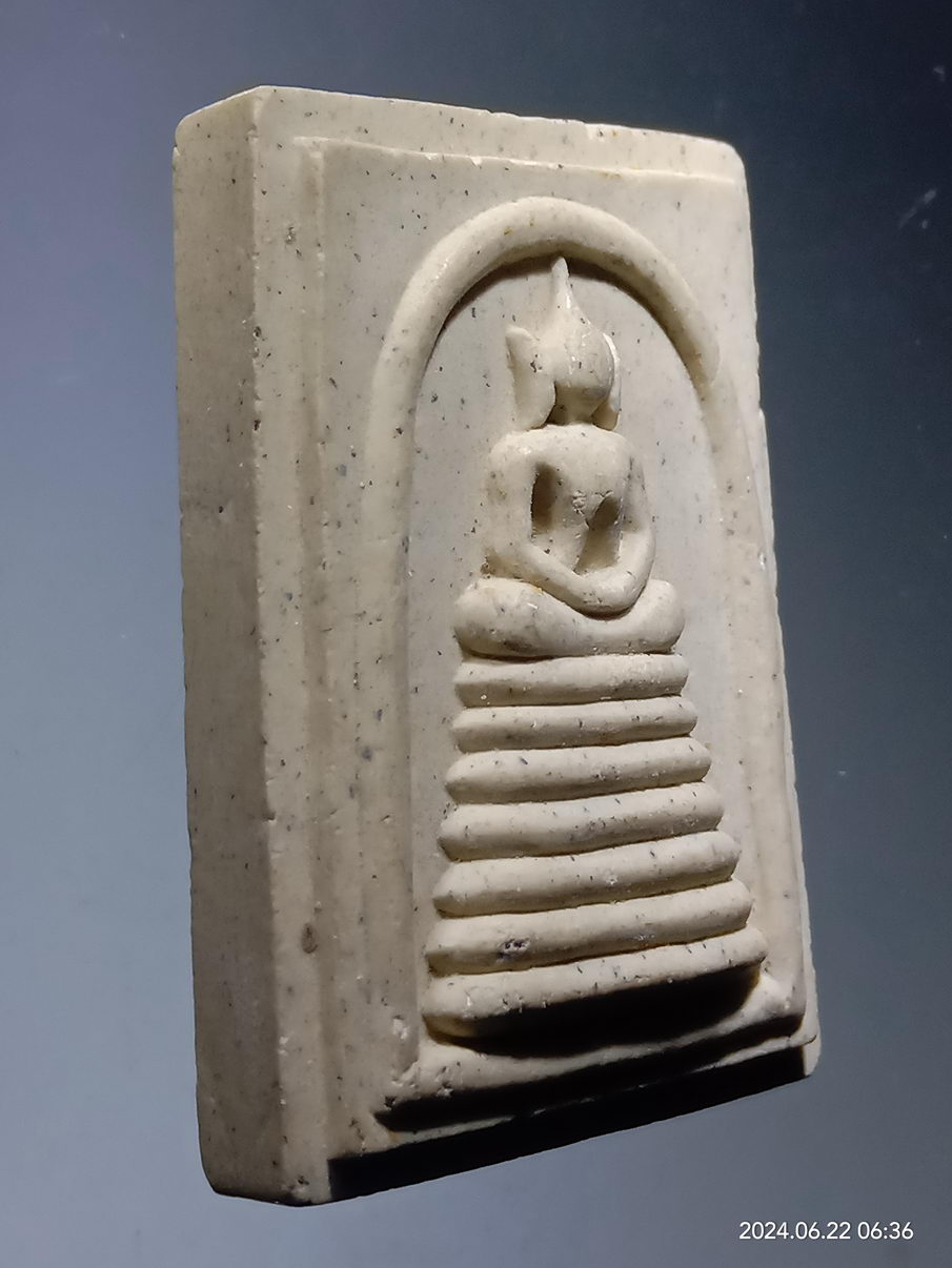 รหัสสินค้า พระสมเด็จ วัดต่างๆ 1163 พระสมเด็จเนื้อผง หลังยันต์พุฒซ้อน และยันต์นะชาลีติ หลวงพ่อโต๊ะ วัดสระเกษ อำเภอไชโย จังหวัดอ่างทอง สร้างปี 2551