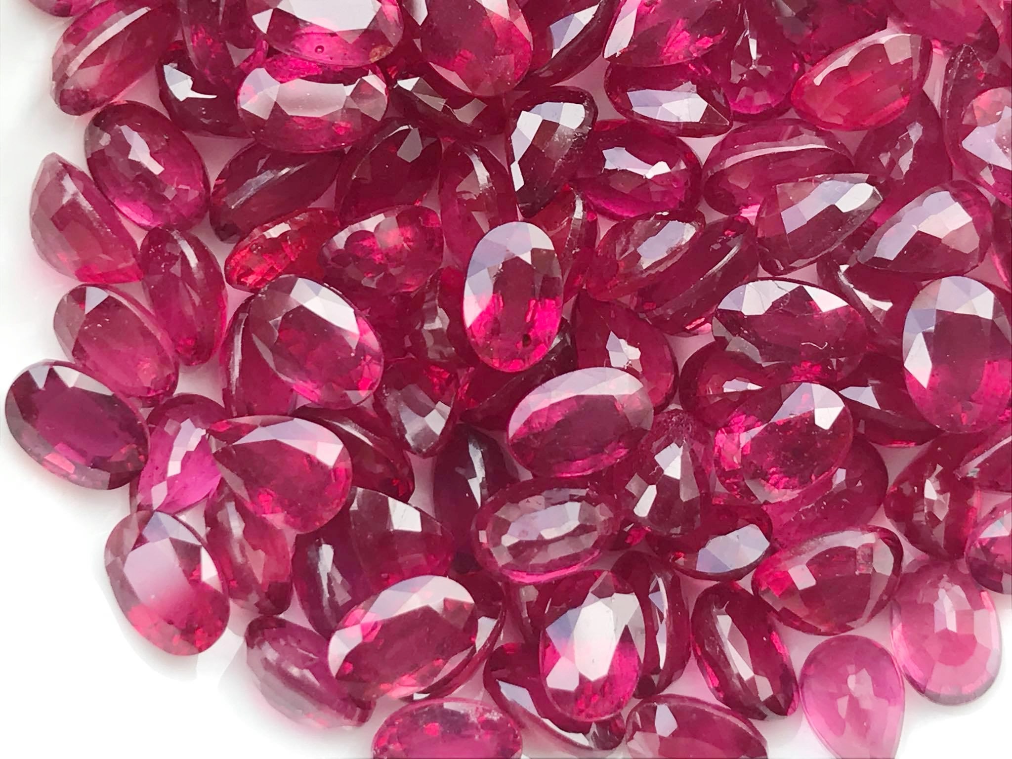 ทับทิมเผาใหม่ไข่ 6X4 มม. 1 กะรัต