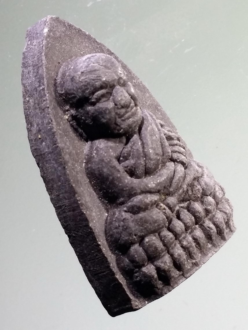 รหัสสินค้า หลวงปู่ทวด วัดต่างๆ 555 หลวงปู่ทวด เนื้อผงผสมว่าน หลังยันต์นะเฉลียวเพช ไม่ทราบปีที่สร้าง