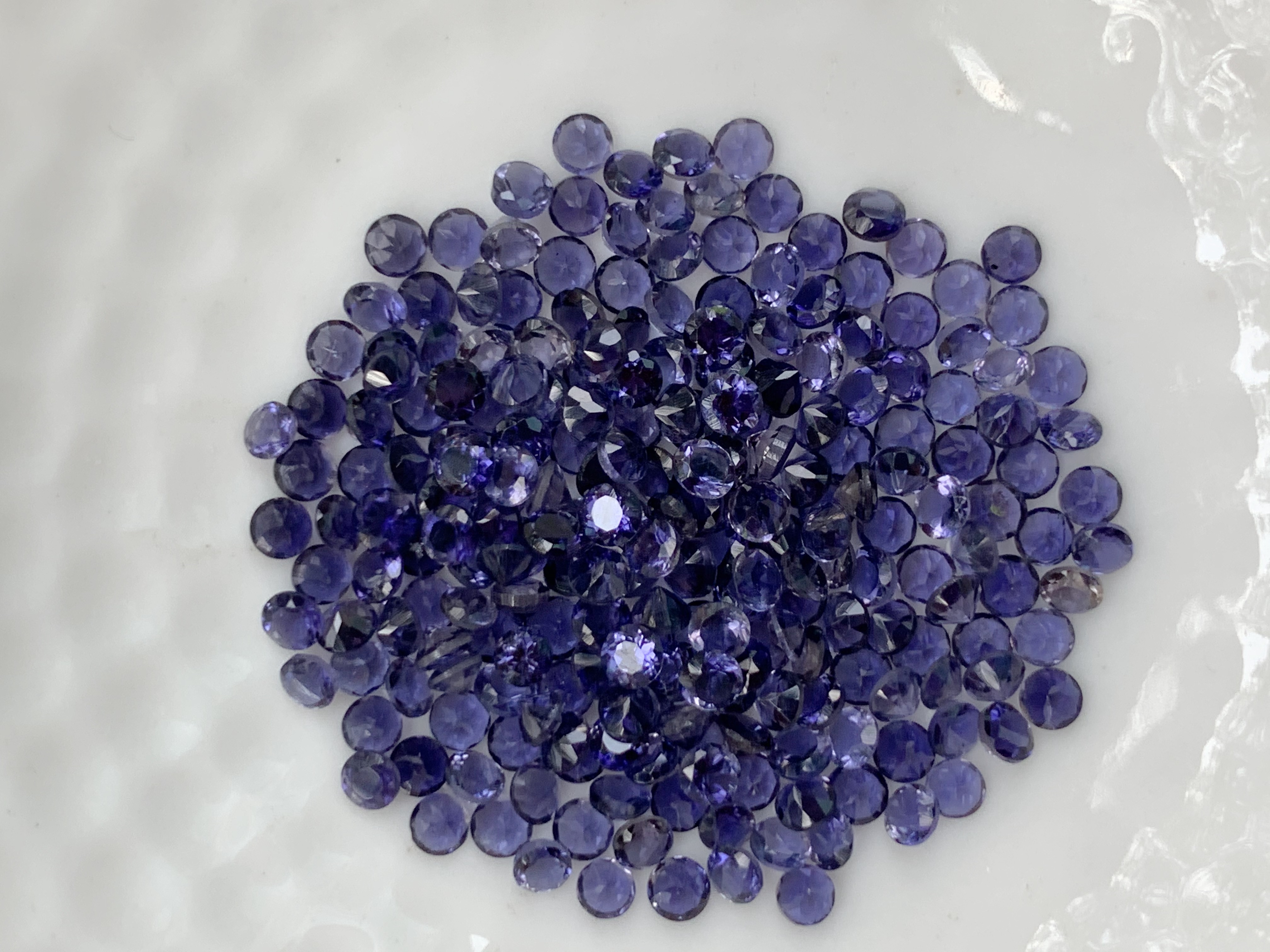 ไอโอไลท์กลม 2.5 มม. 5 กะรัต