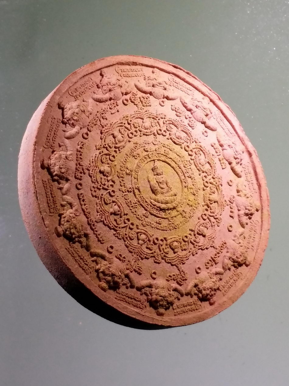 รหัสสินค้า จตุคามรามเทพ 782 มหาราชโพธิสัตว์จตุคามรามเทพ รุ่นฉลองพระเกียรติรำลึกสุวรรณภูมิ มหาพุทธา เทวาภิเษก วัดพระมหาธาตุนครศรีธรรมราช เมื่อวันเสาร์ที่ 7 เดือน 7 ปีมหามงคล เนื้อว่านแดงโรยไม้มงคล กดโค้ด ที่ขอบด้านข้าง