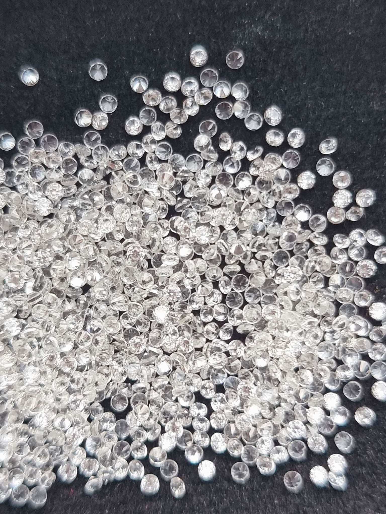 เพทายขาวกลมเจียรเหลี่ยม Size 1.3 มม. 1 กะรัต