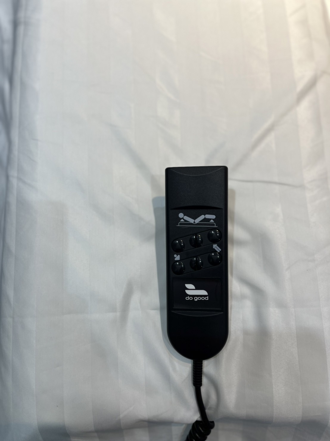 เตียงนอนเพื่อสุขภาพปรับไฟฟ้า PRIMERO SINGLE BED ขนาดใหญ่พิเศษ นอนสบาย 3.5 ฟุต + พร้อมที่นอนสุขภาพยางพาราแท้ + หมอนยางพารา + ชุดผ้าปูที่นอน (รุ่นยอดนิยม)