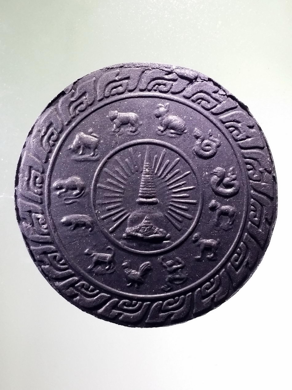 รหัสสินค้า จตุคามรามเทพ 827 จตุคามรามเทพ รุ่นเงินทองเพิ่มพูน เนื้อว่านดำ ขนาด 5 cm